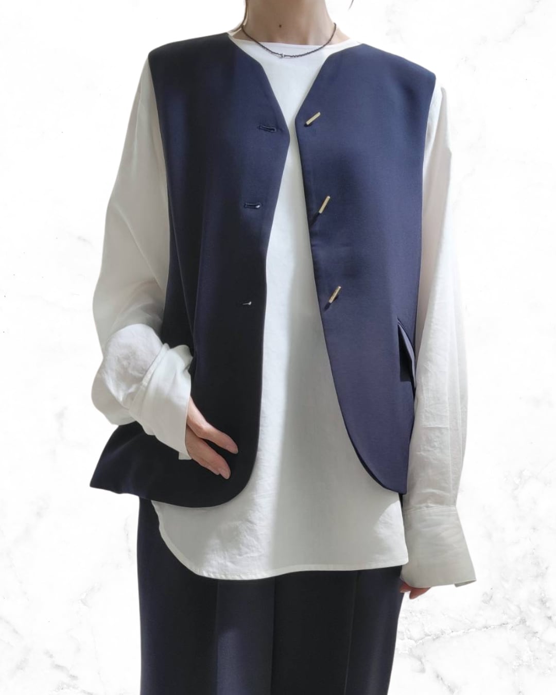 フレアベスト 4956-443MK CHIGNON シニヨン 2025年9月展示会