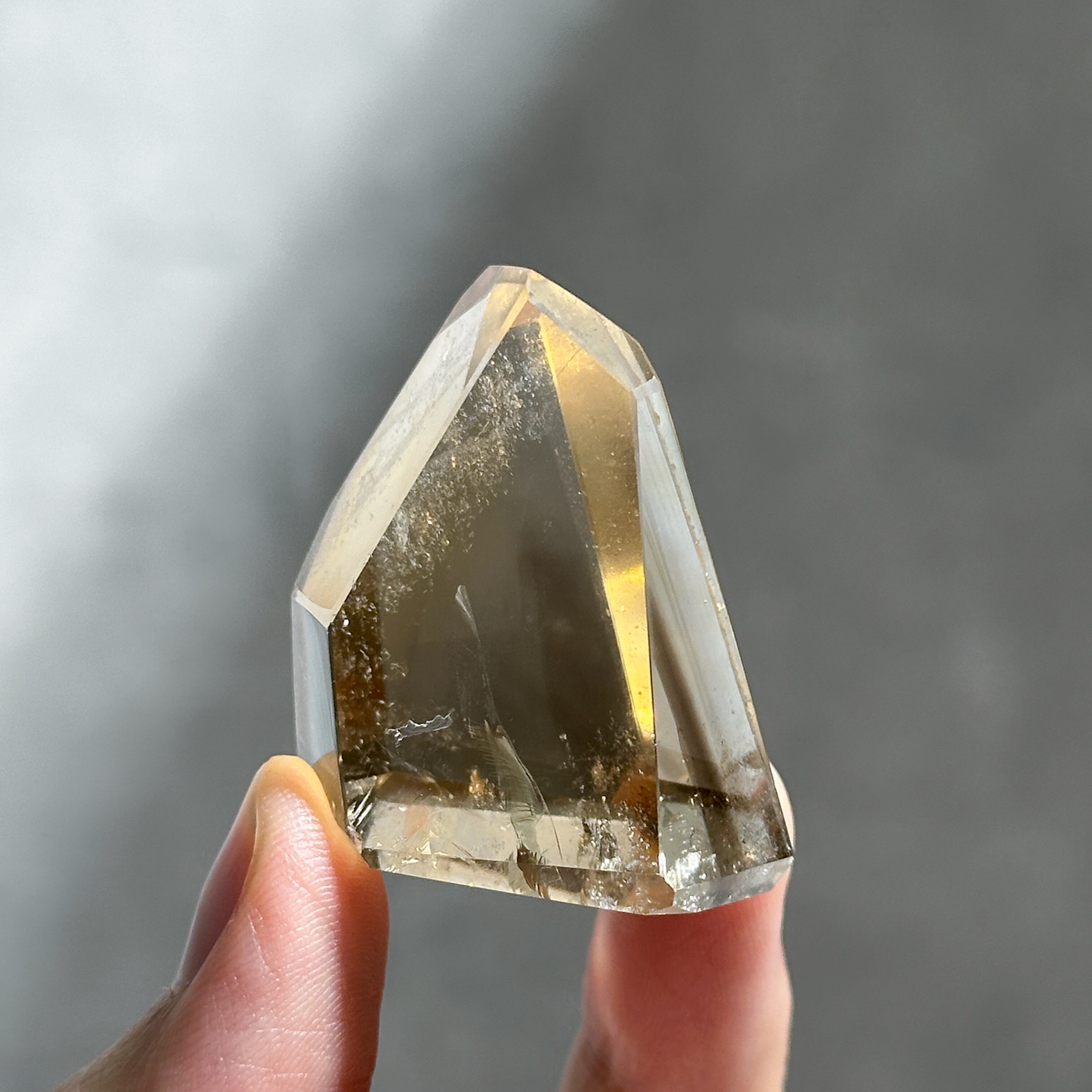 ファントム・虹◎シトリン（黄水晶） フリーフォーム36◇ Citrine