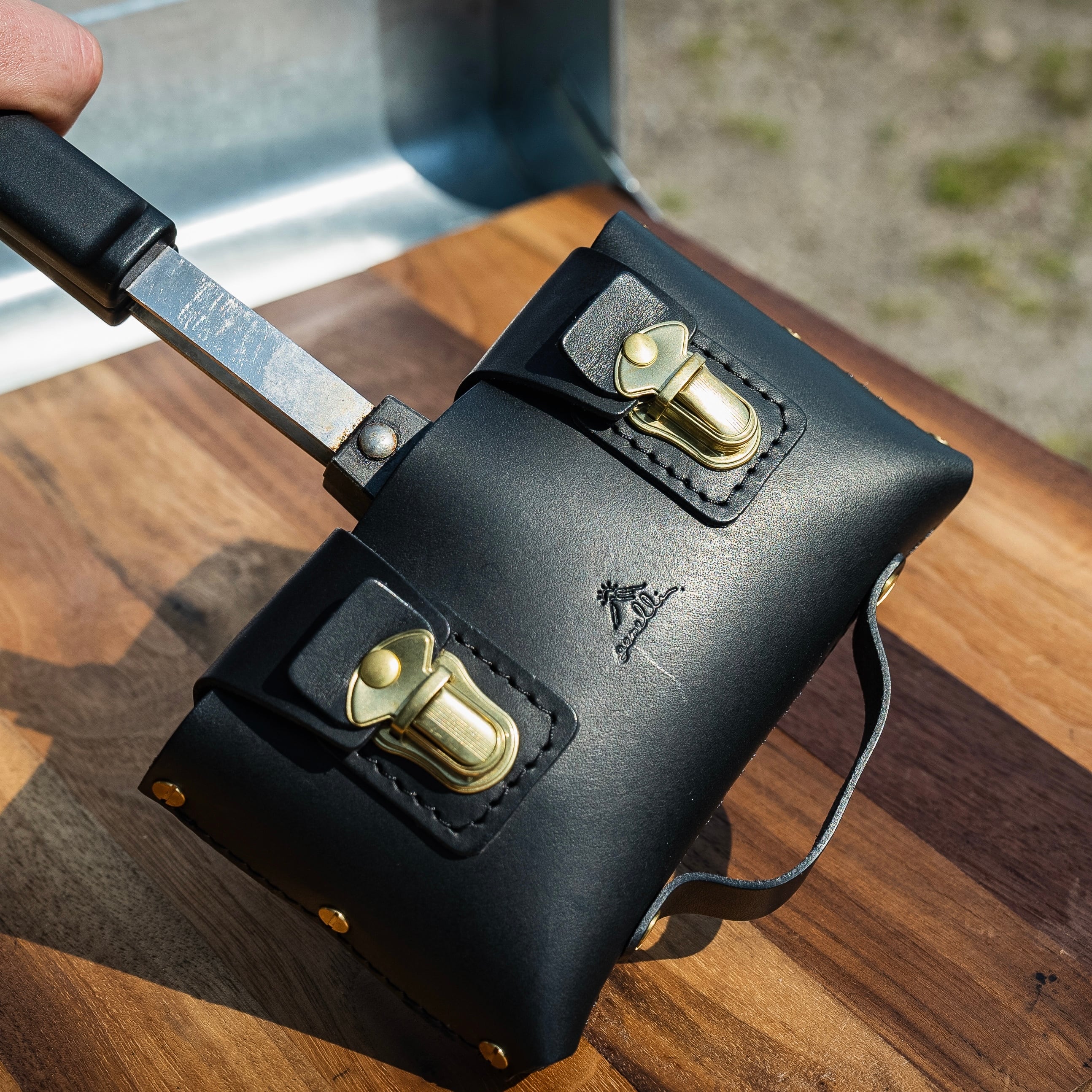 4w1hホットサンドソロ 専用レザーケース ブラック | gemelli（ジェメリ）