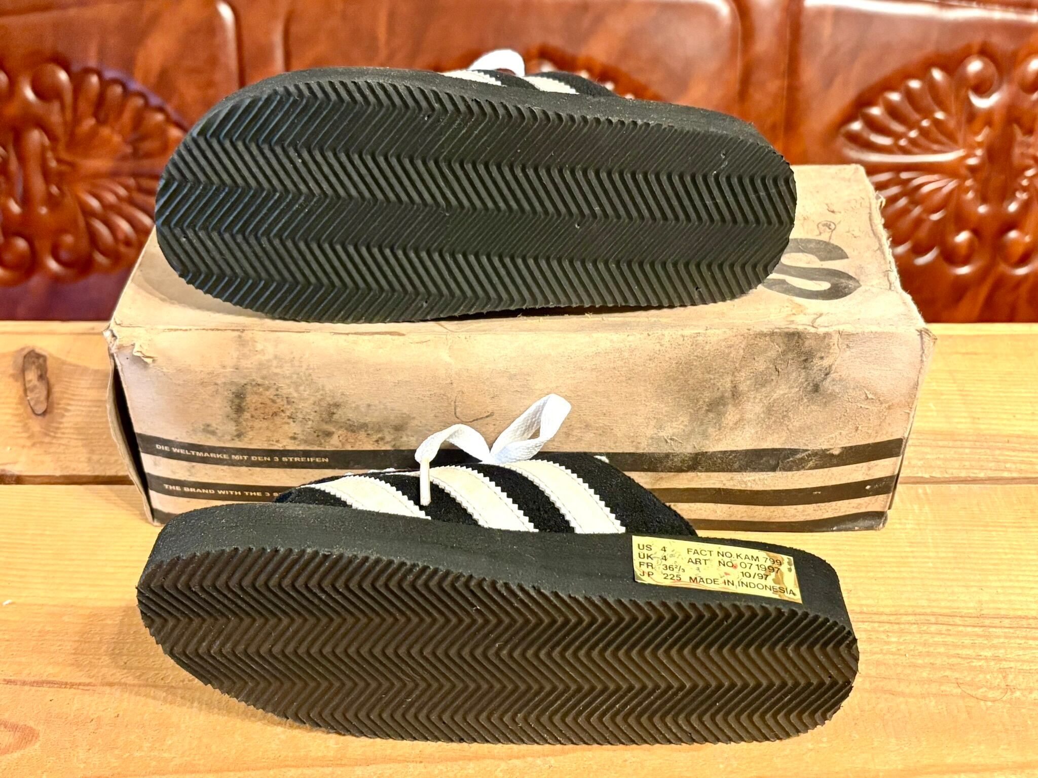 adidas（アディダス）BEACH GAZELLE（ビーチ ガゼル）4 22.5cm 黒/白