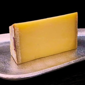 フランス産 コンテ・ド・モンターニュ AOP 100g｜20ヶ月熟成・濃厚な旨みとナッツ香・グラスフェッド・フレッシュカット  French Comte de Montagne AOP 100g – Aged 20 Months | Deeply Rich & Nutty | Grassfed | Fresh Cut