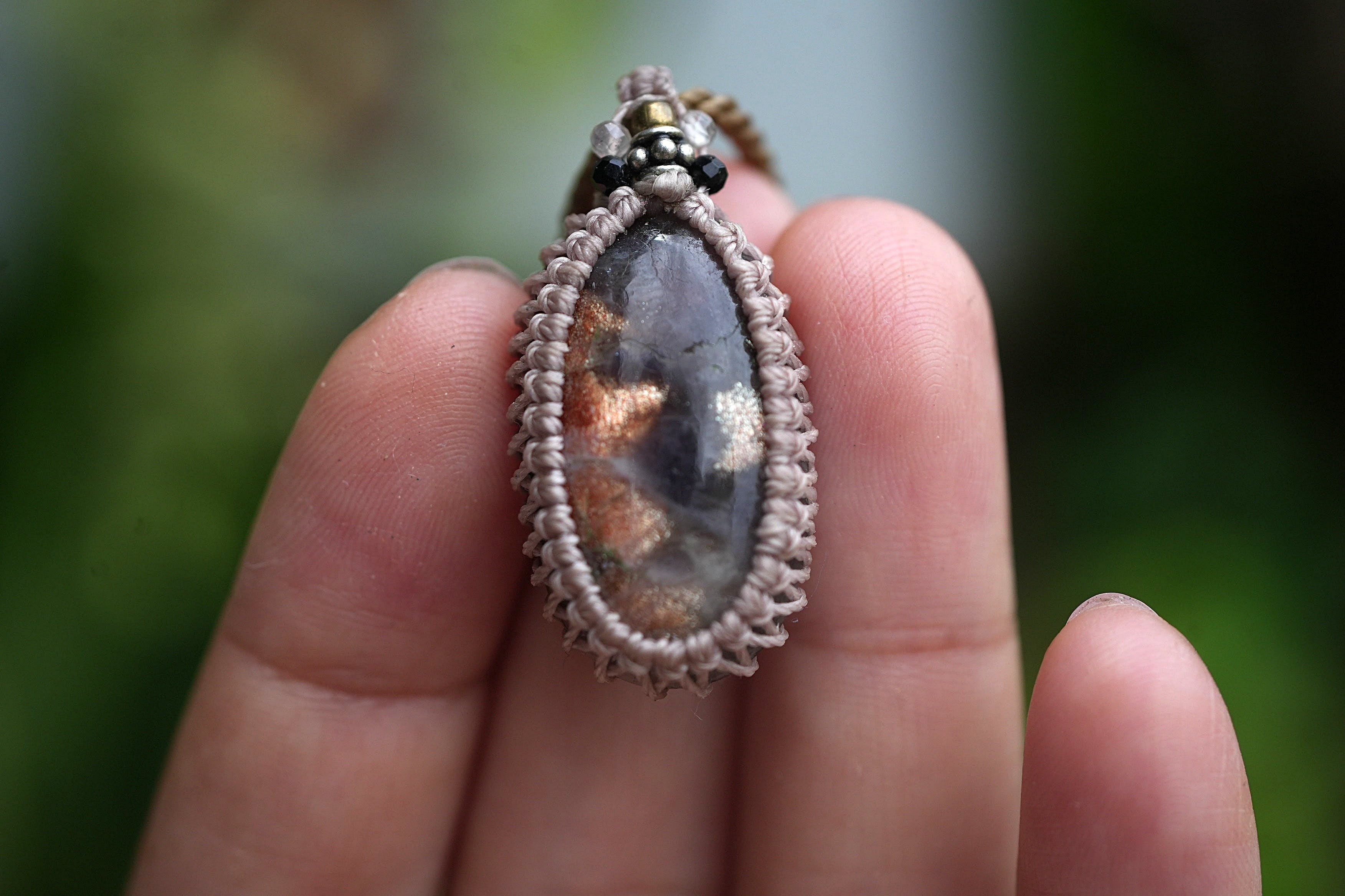 2色オレンジ雷★アイオライトサンストーン マクラメネックレス2139