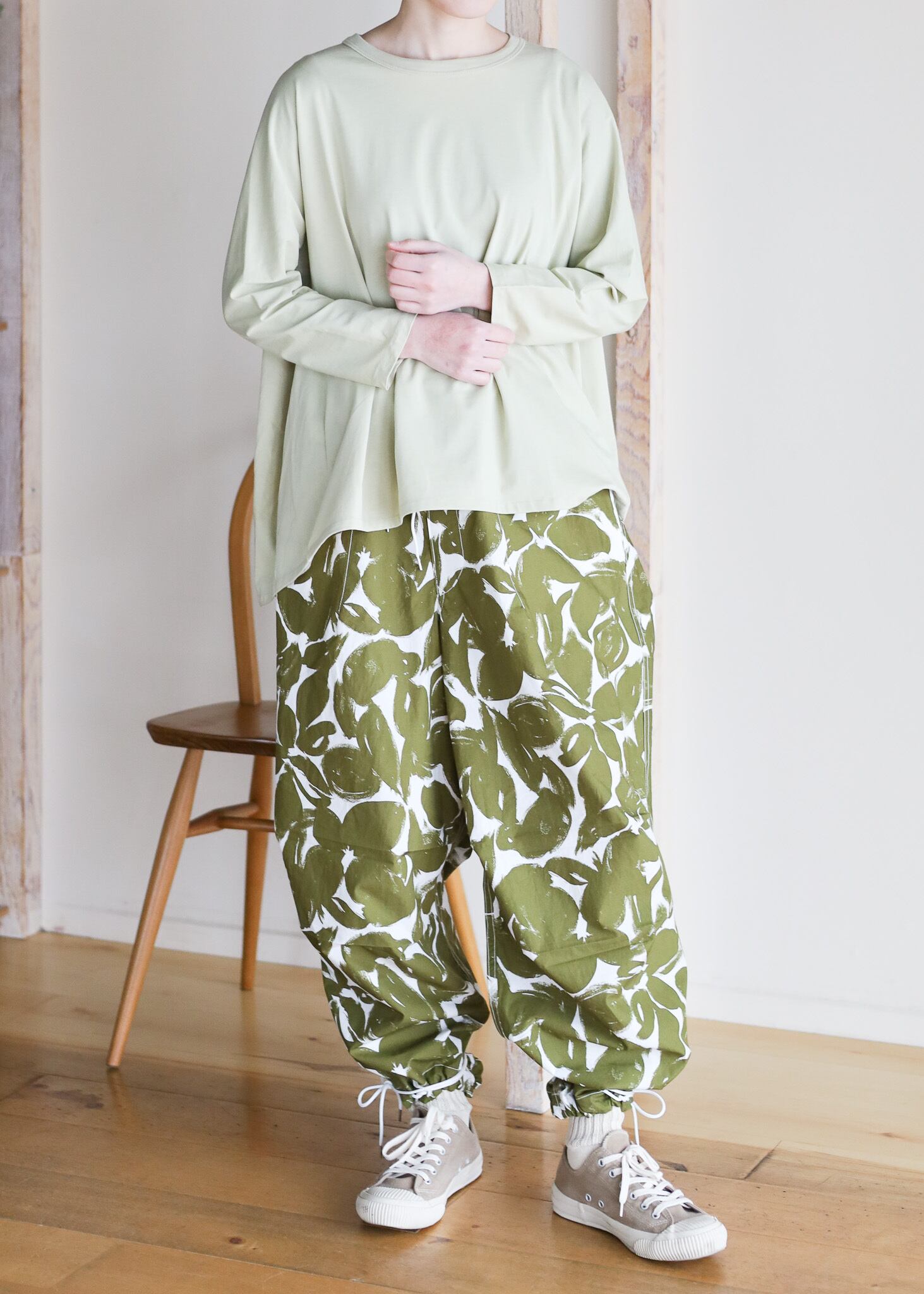 HAVERSACK - Flower Print ワイドパラシュートパンツ - Khaki | merle