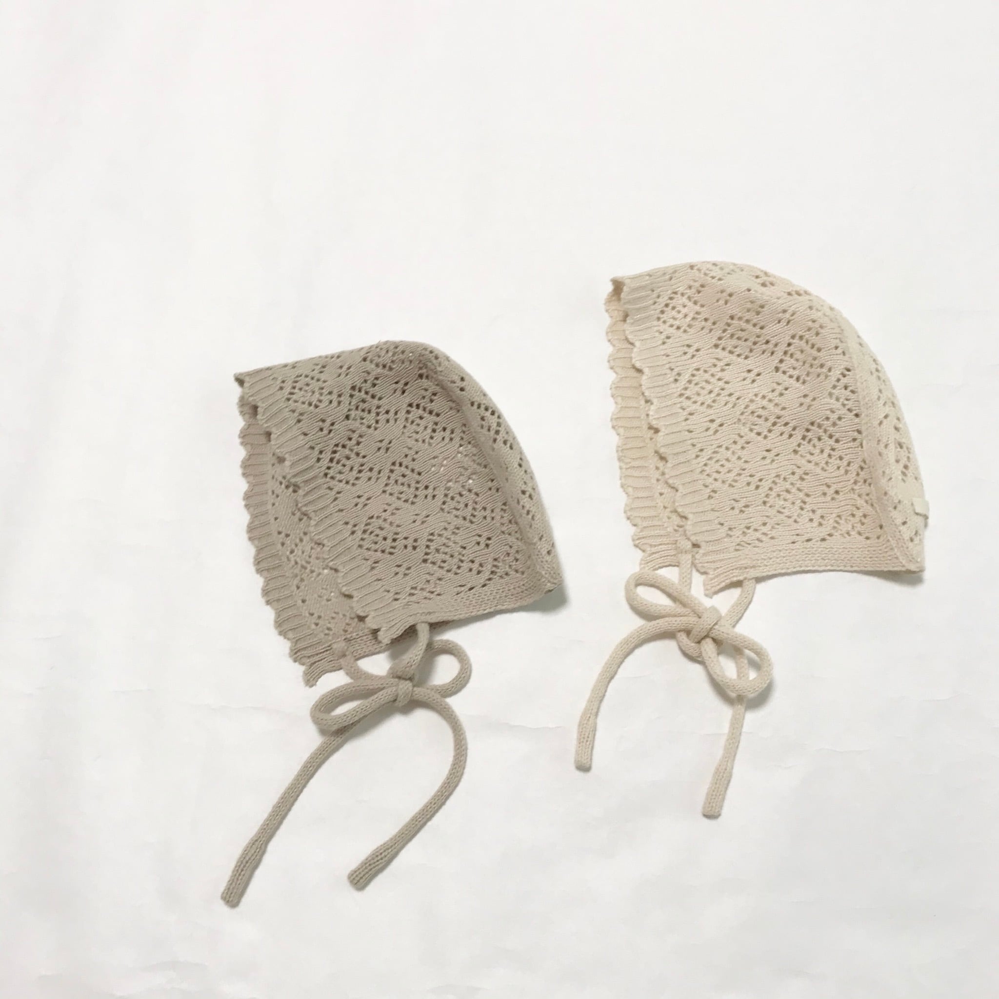 透かし編みボンネット