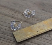 レインボームーンストーン<AAA>の小花ピアス(K14GF)