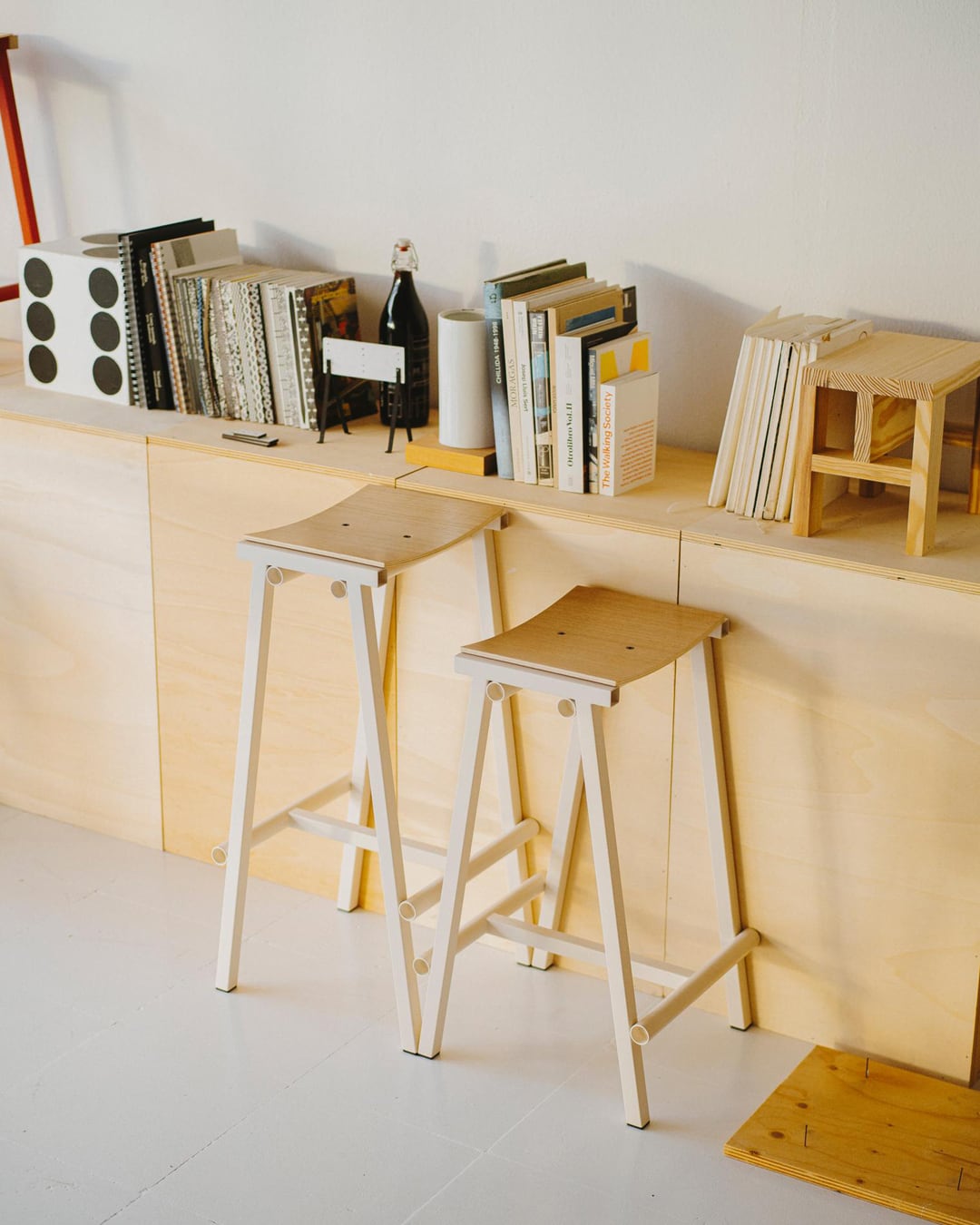 HAY TABURETE 8 BAR STOOL / HIGH | SUU