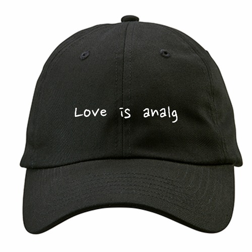 Love is analg 01