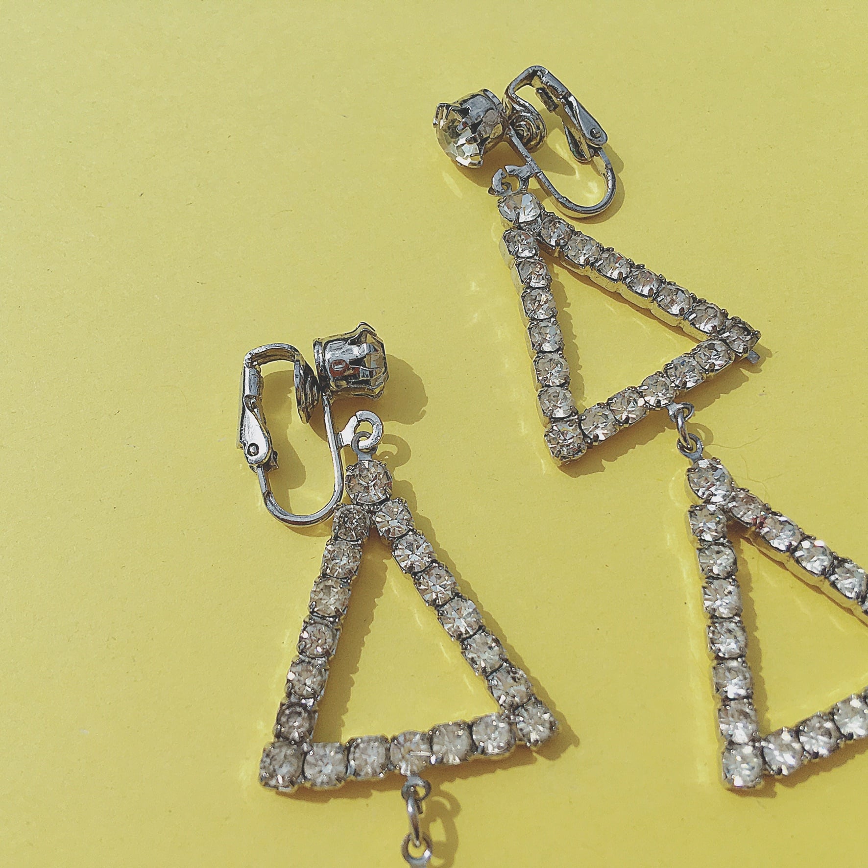 Vintage 60's-70's crystal rhinestone triangle geometric earrings ヴィンテージ  60年代-70年代 クリスタル ラインストーン トライアングル 三角 ジオメトリック イヤリング b848 OBAKEPEACH