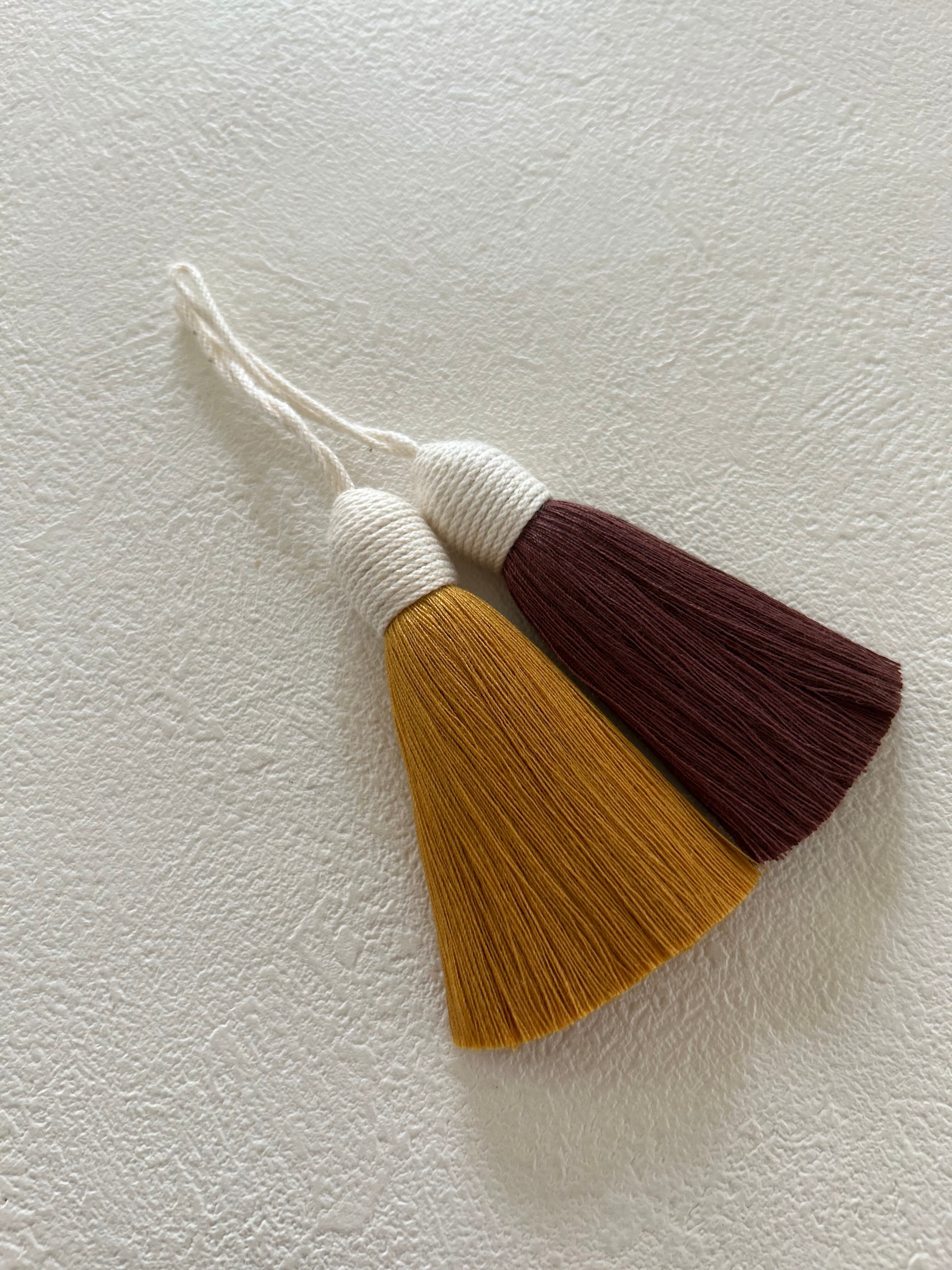 輸入デザインタッセル マスタードイエロー/ブラウン 7cm ナチュラル カルトナージュ チャーム インテリアタッセル 撮影小物 インテリア小物