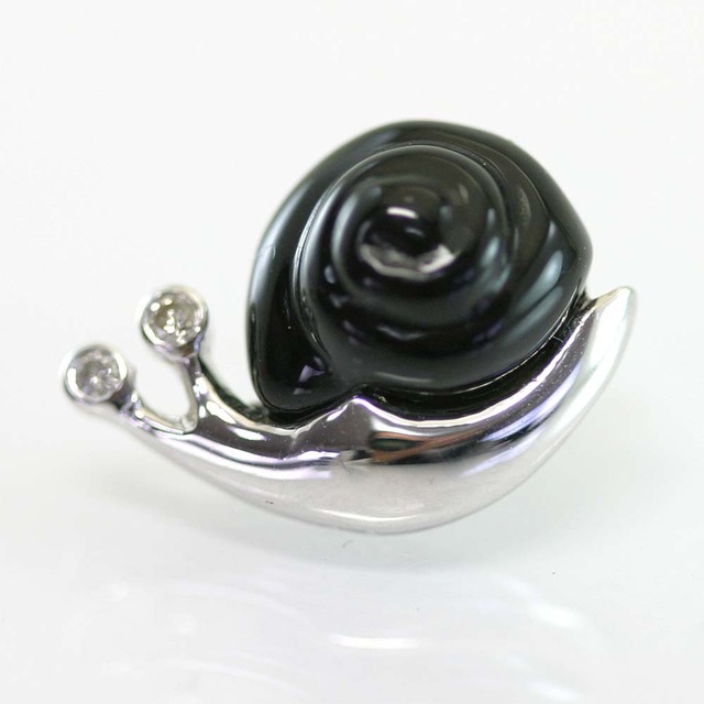 【K18WG ラペルピン】縁起の良い”かたつむり”　天然ダイヤモンド使用