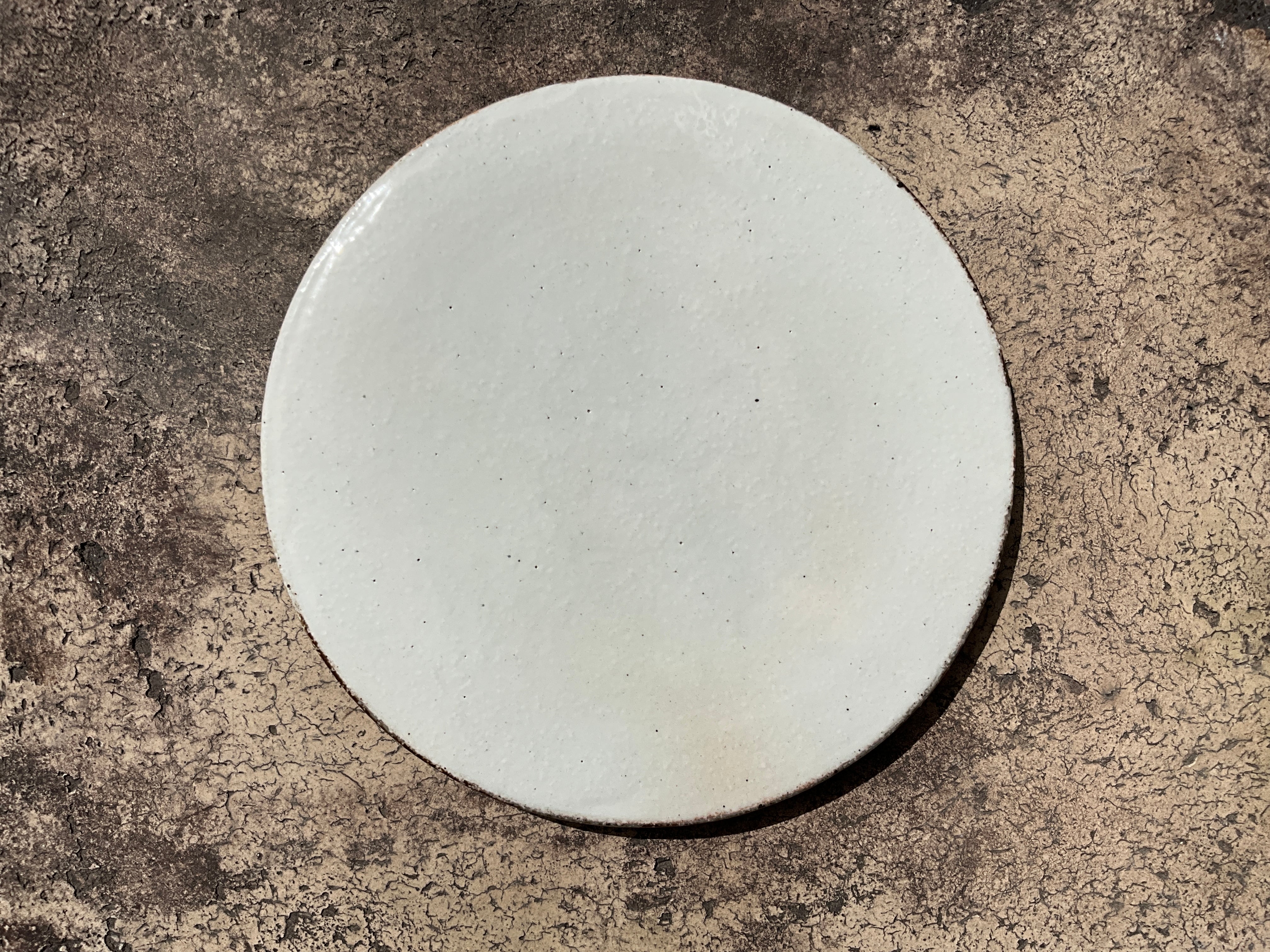 白泥フラットプレート 6寸 | ohmitogei