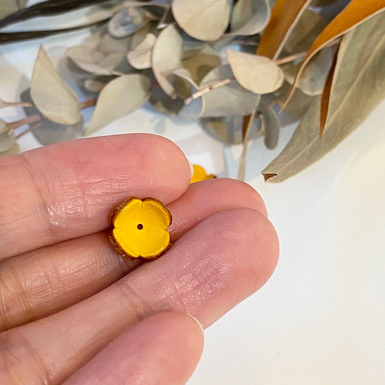 【アウトレット】３Dレザーフラワー クローバーS (ピンなしタイプ)8個入(イエロー) - 4