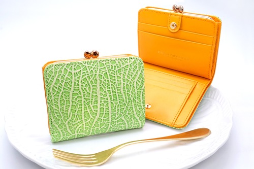 赤肉メロンな2つ折りがま口財布(夕張メロン)牛革製