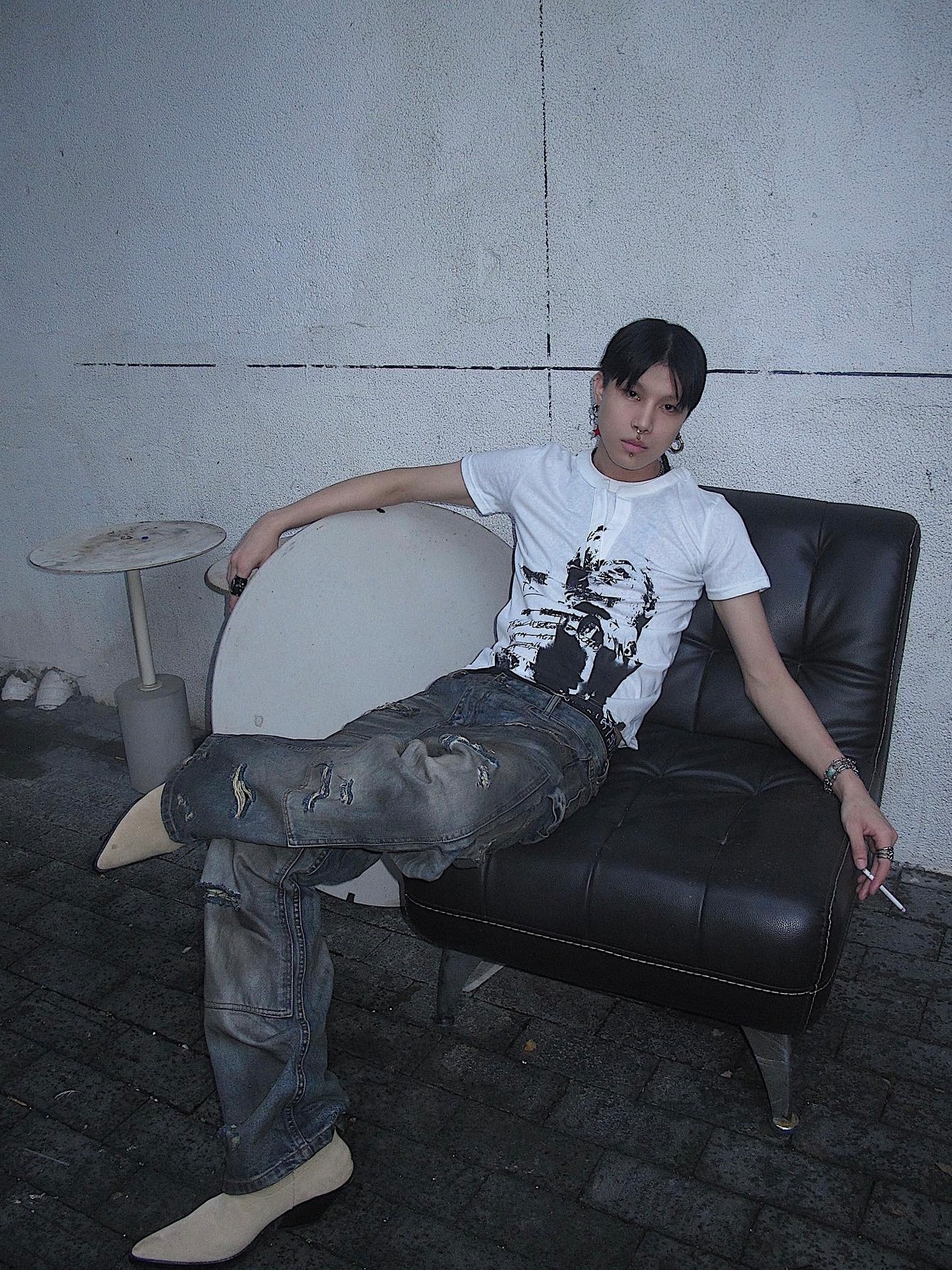 【TH4SWE】Layered V-Neck Graphic T-Shirt