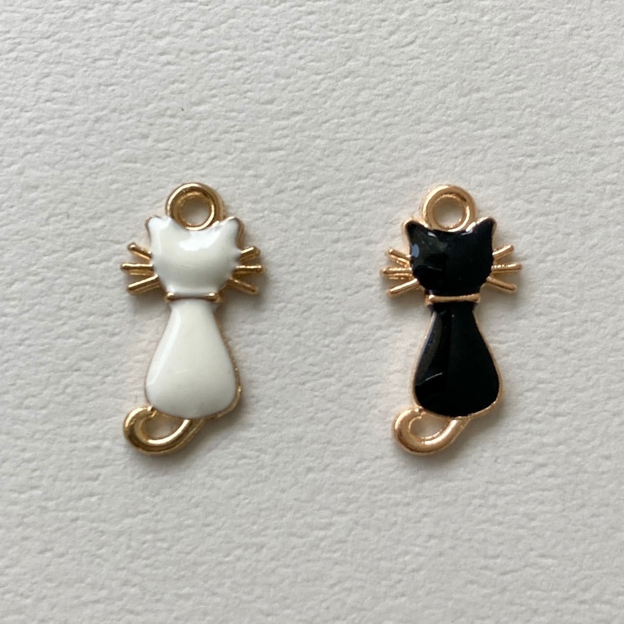 おひげ猫のメタルチャームパック(4p)