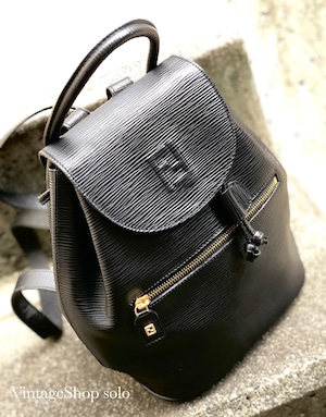 FENDI フェンディ　FF　フロントジップ　エンボスレザー　リュック　バッグパック　ブラック　vintage　ヴィンテージ　オールド　82m65h