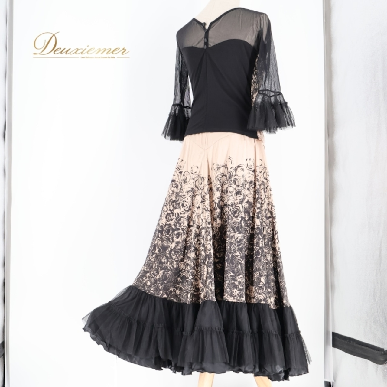 社交ダンス 衣装 チャコット Chacott トップス ブラウス スカート ツーピース セットアップ 黒 ゴールド 金 ベージュ フリル 花柄 上品 綺麗 パーティ 発表会 レッスン 練習着 ブラック系 ベージュ系 ゴールド系 フェミニン おしゃれ フォーマル 発表会衣装 お洒落