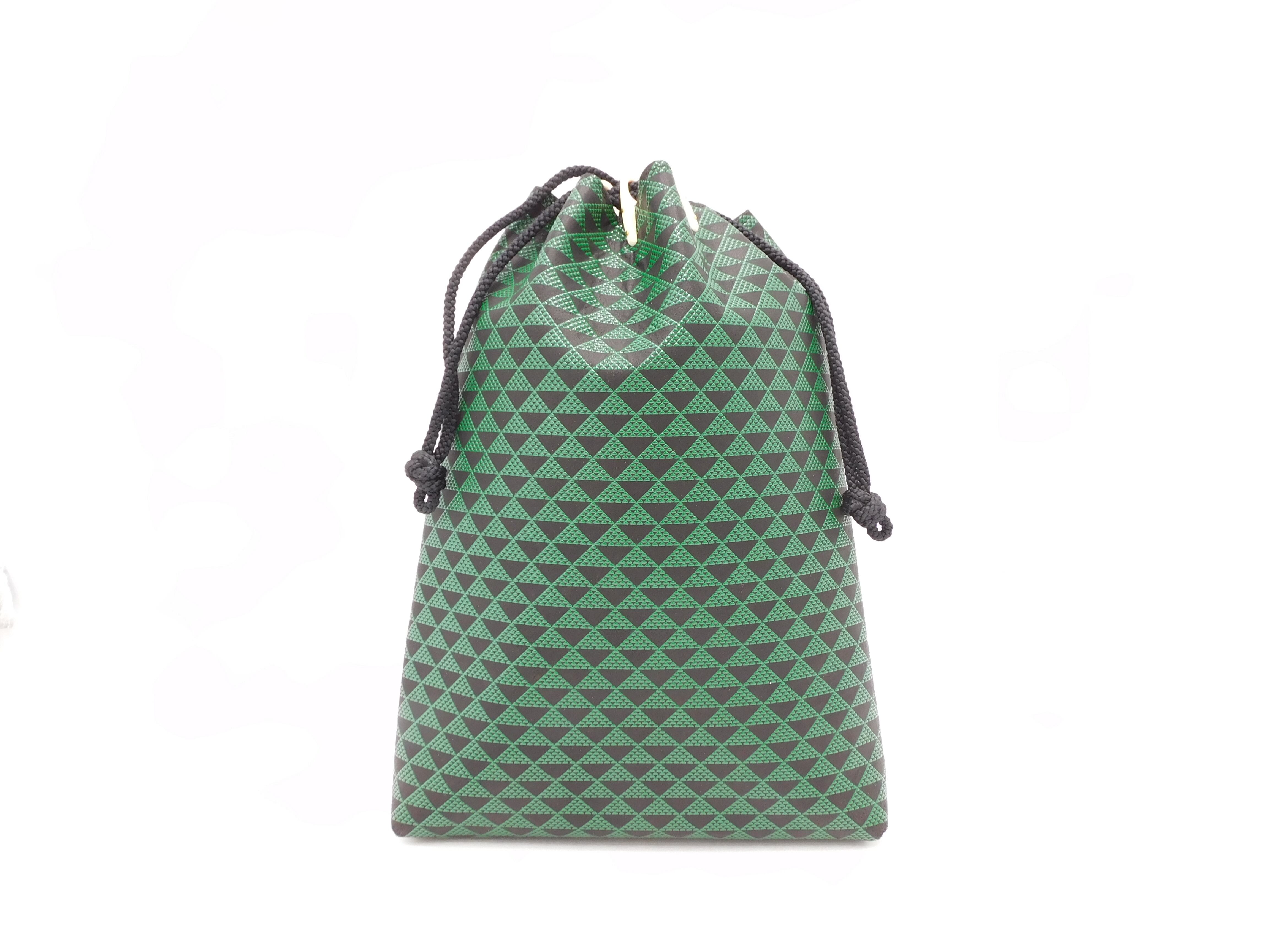 合切袋(中)黒/緑 鱗柄