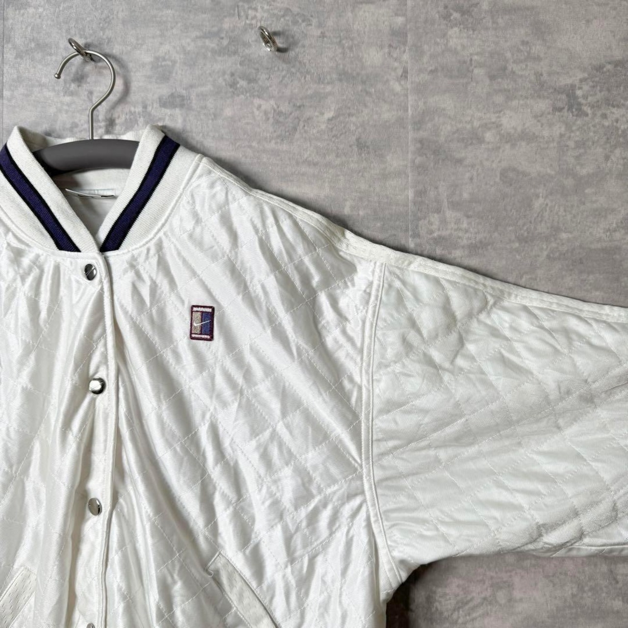 【至高のデザイン】ナイキ スタジャン 90s 白タグ 刺繍 ゆるだぼ 希少 洗練