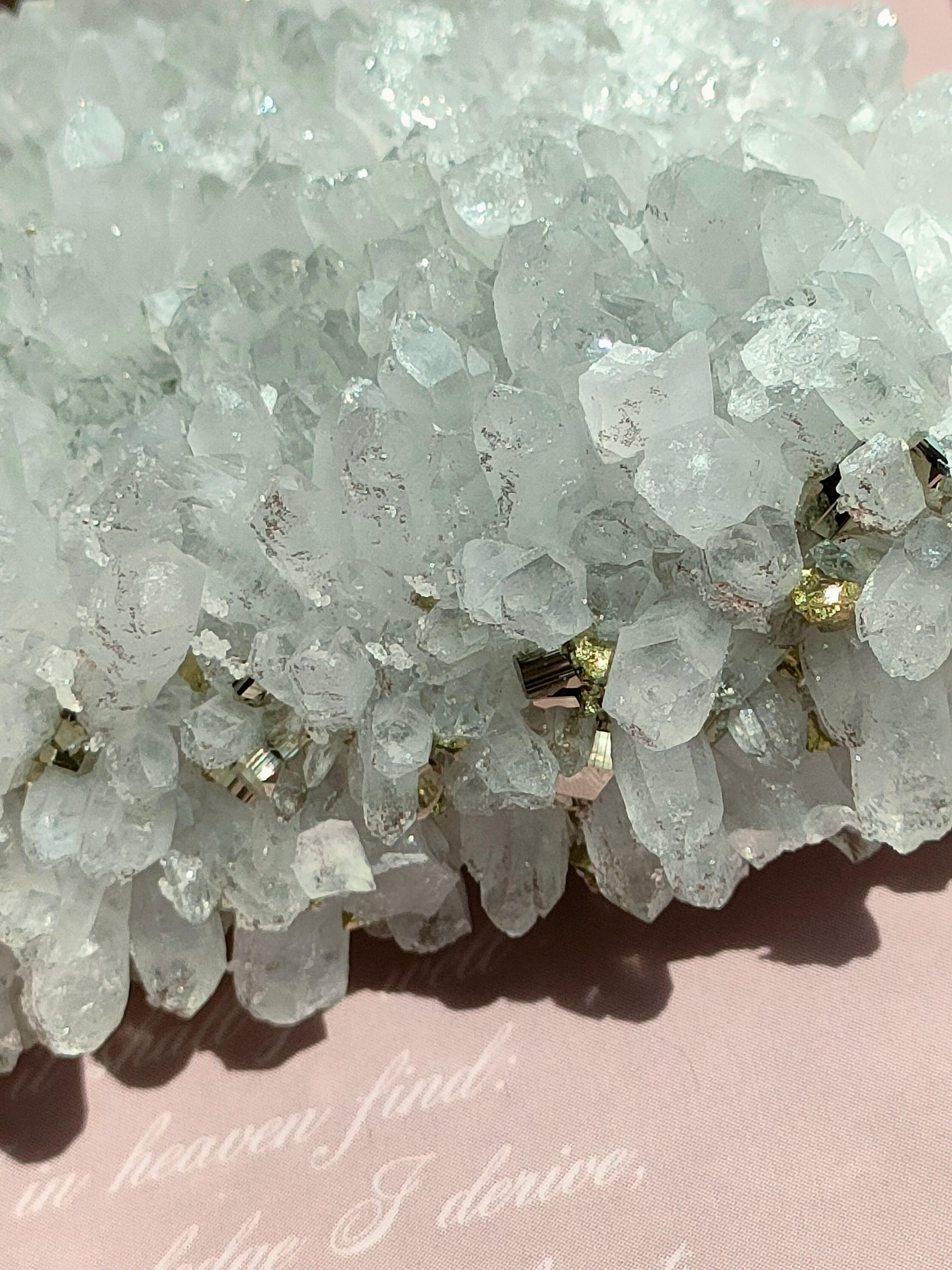 チャルコパイライト共生水晶クラスター