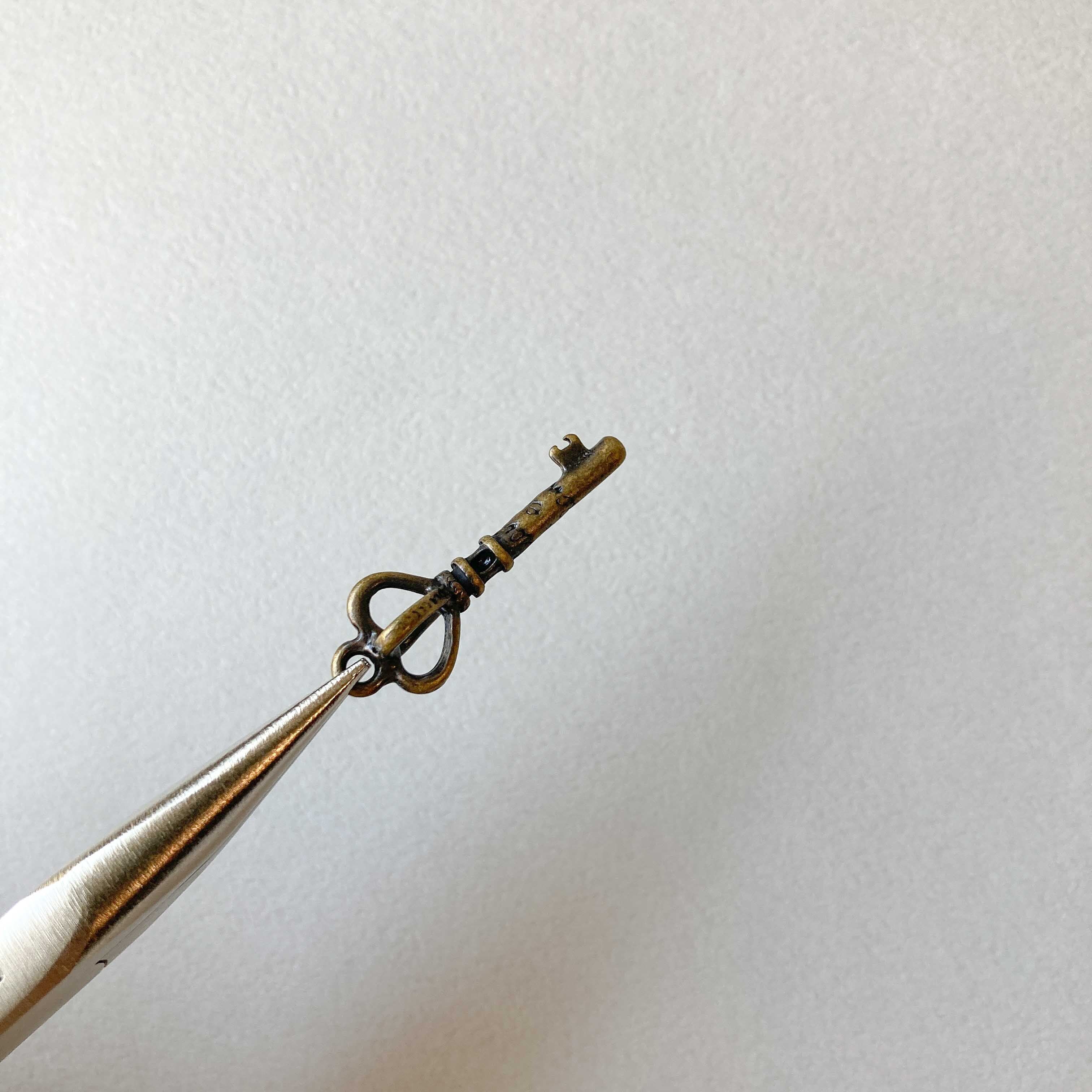 アンティーク風 ハート王冠の鍵チャーム | Dua-アクセサリーパーツショップ