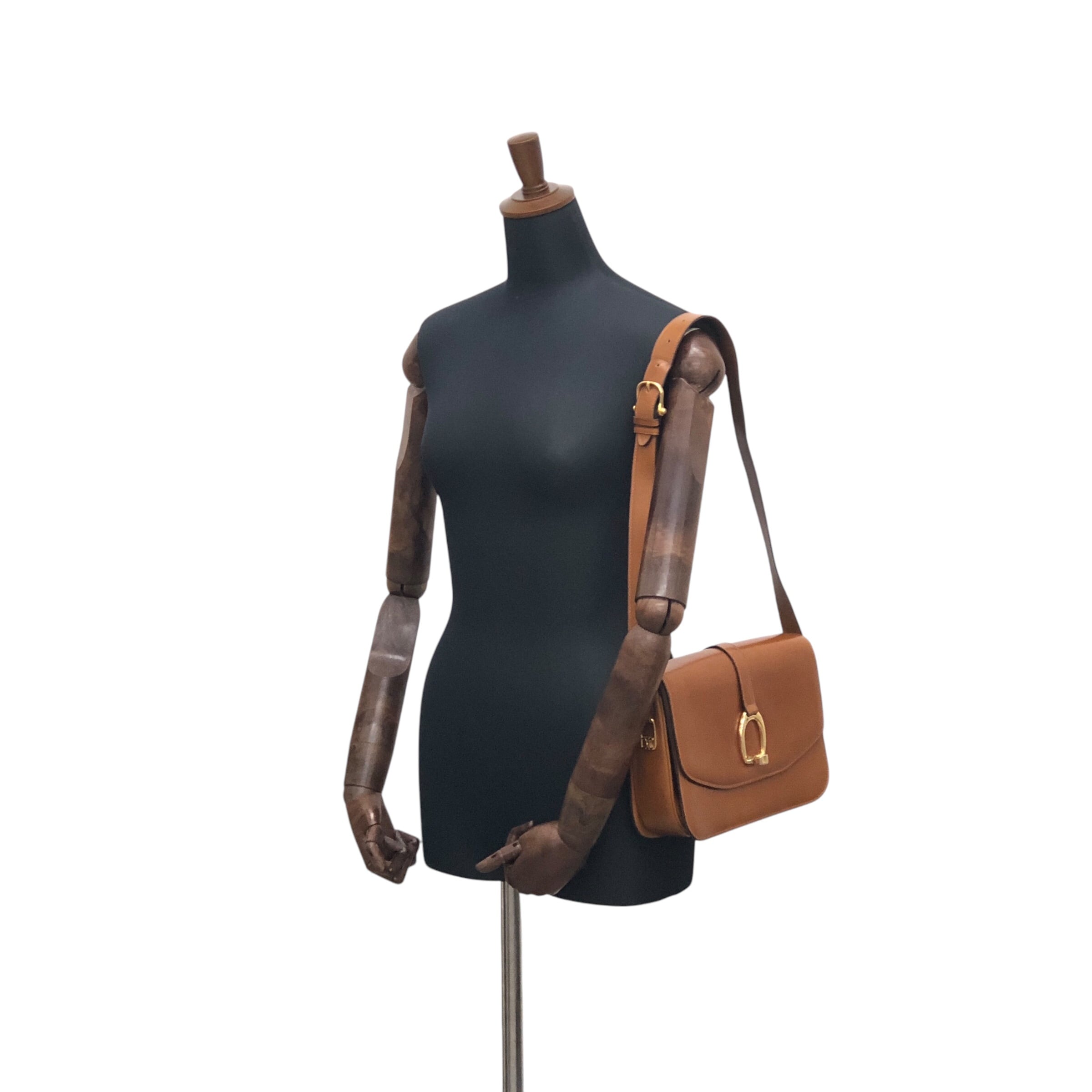 CELINE セリーヌ ショルダーバッグ キャメル トリオンフ レザー CELINE セリーヌ ショルダーバッグ キャメル トリオンフ レザー