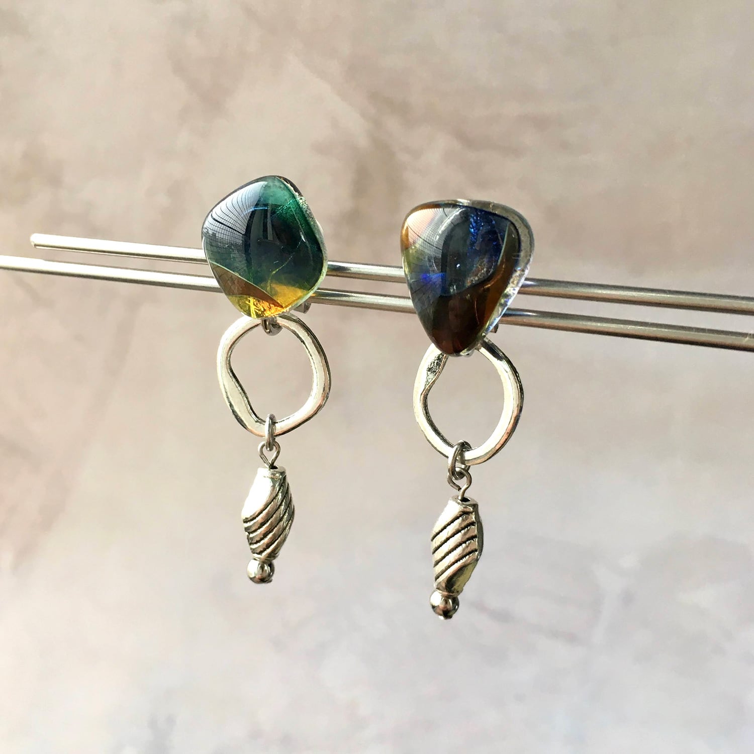 ブルー×アンバー 手作りガラスのイヤリング（2way） | hikaricordo