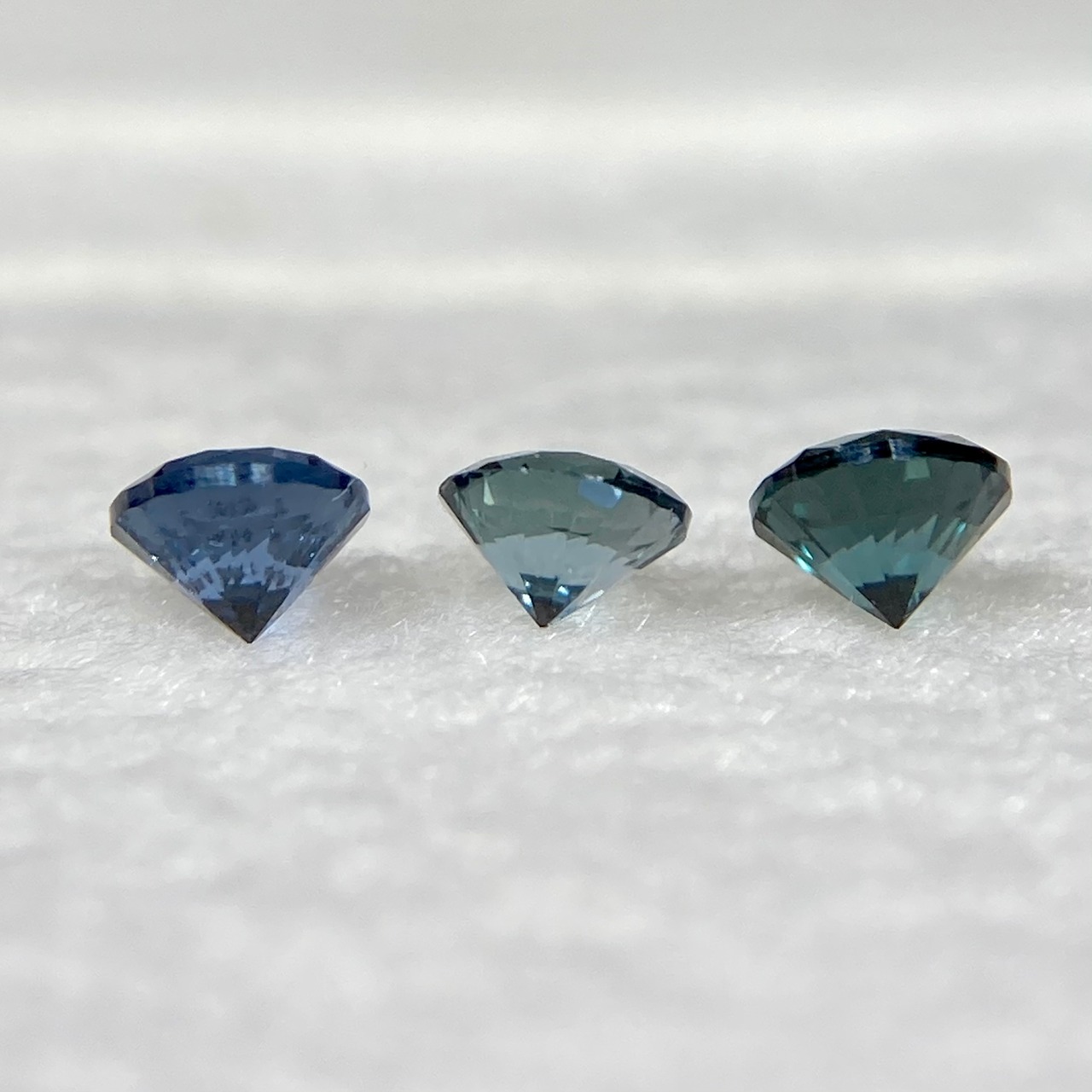 [抽選販売] 3色スピネル　ラウンドカット　約2.9mm　No.29-4