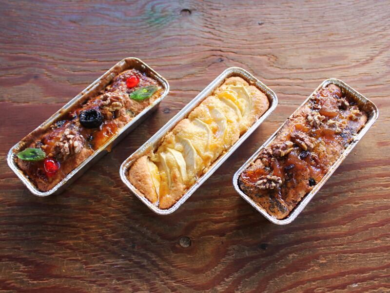 パウンドケーキ(紅茶とくるみとりんごのワイン煮)