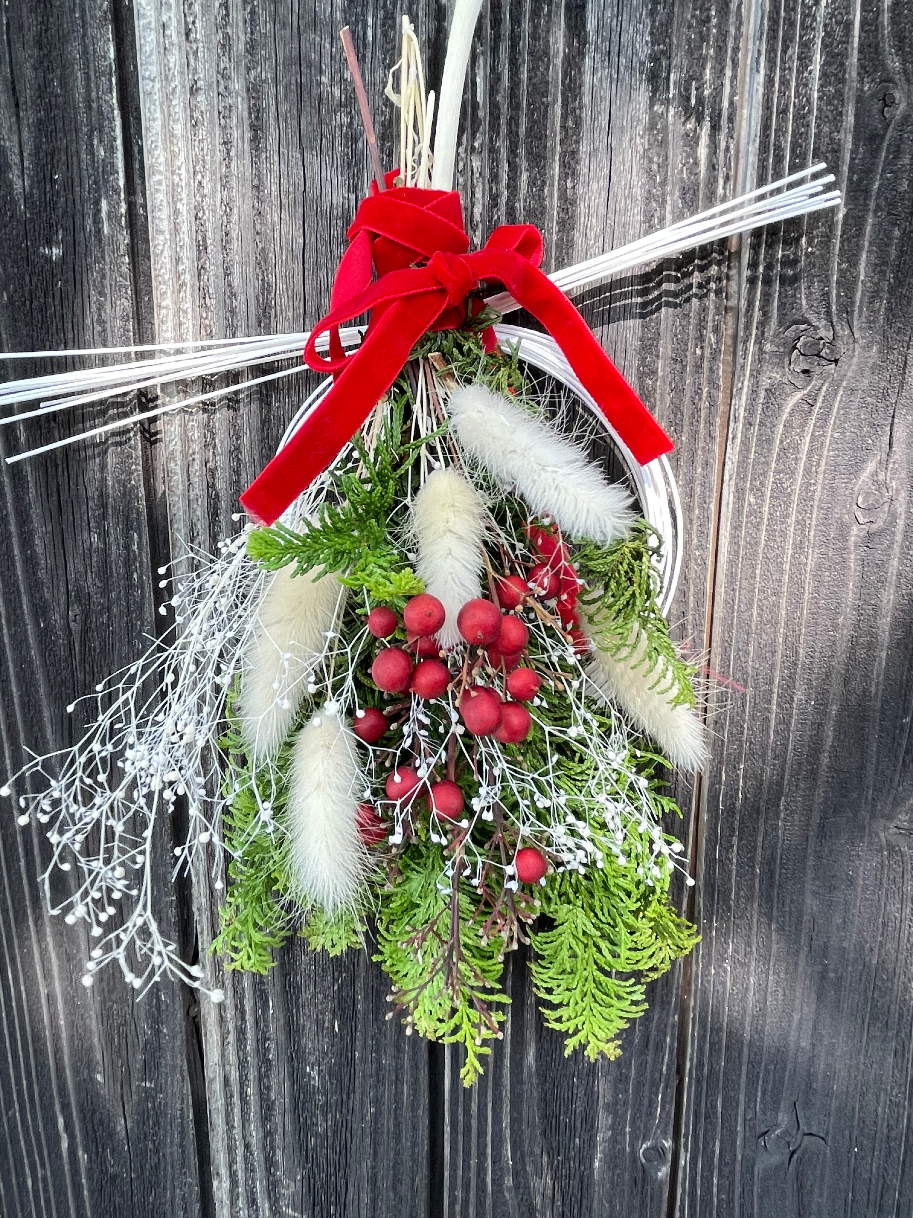 【メルカリ便】針葉樹のナチュラルリース　クリスマス　アンティークベル　591 メルカリ便】針葉樹のナチュラルリース クリスマス アンティークベル