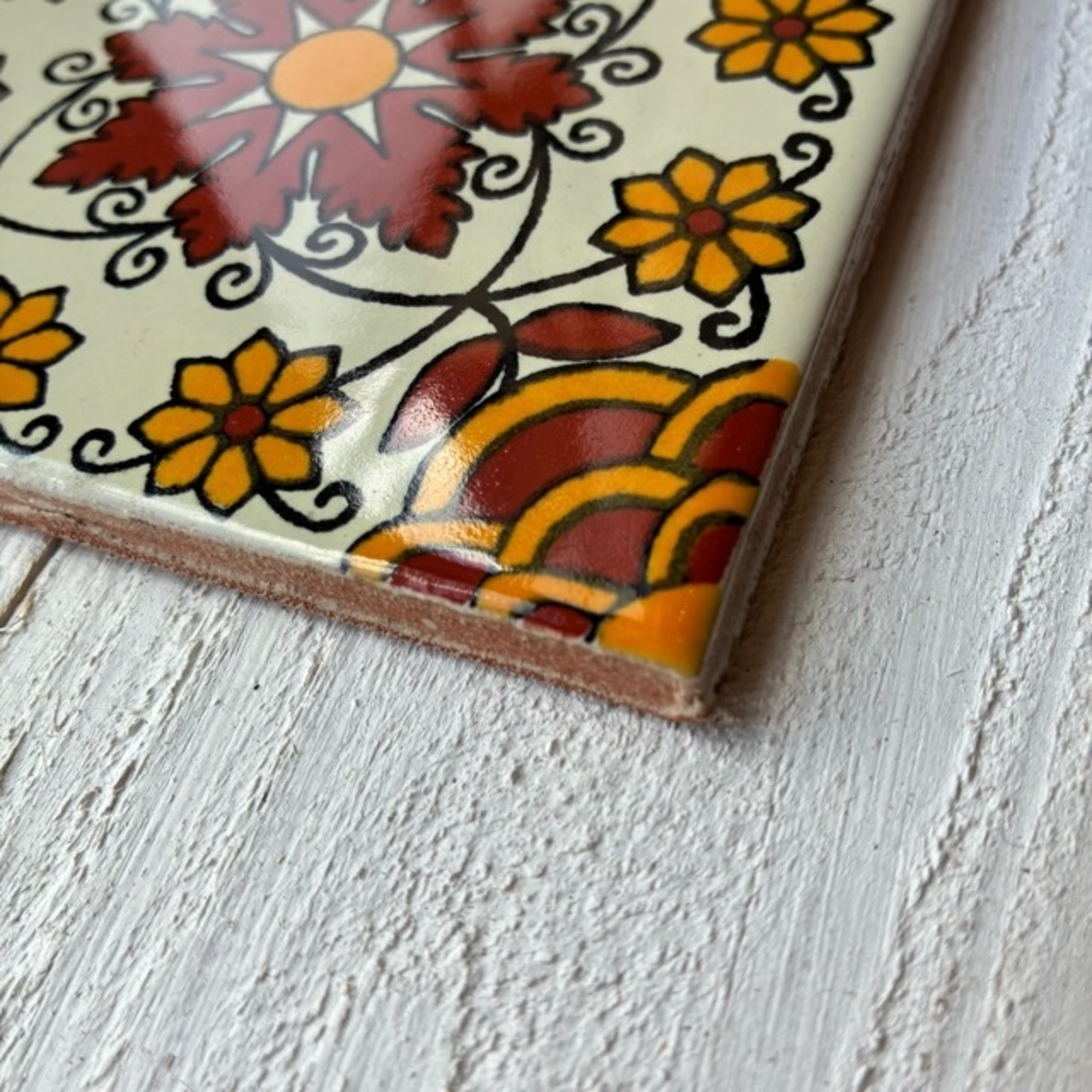 Mexico Talavera tile　メキシコタラベラタイル　004　フラワー　お花　オレンジ　ホワイト　10cm　コースター　鍋敷き　DIY　モザイクタイル　柄タイル　室内壁　室外壁　デザインタイル　レトロ　アートタイル　ハンドメイド