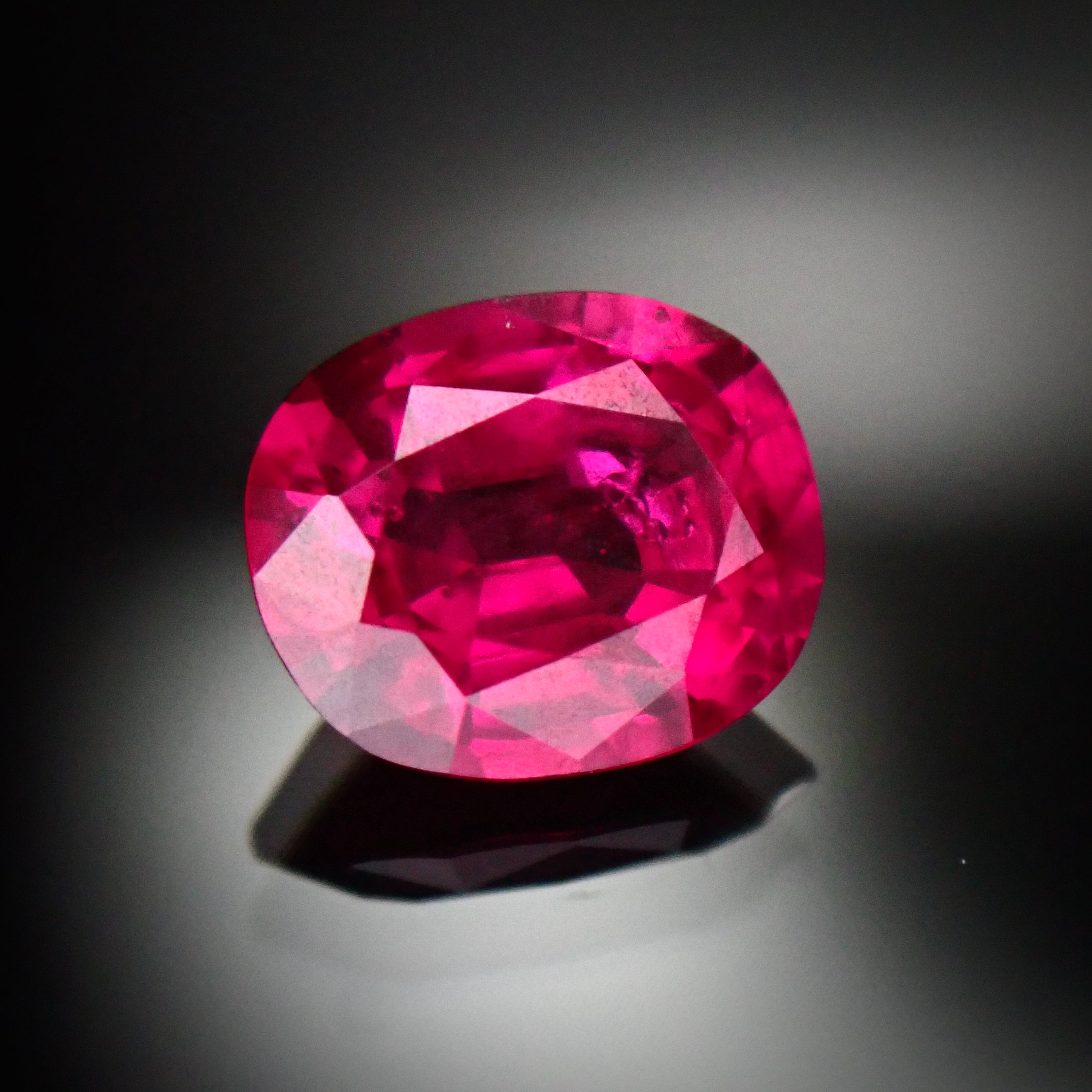 緋色の輝き、非加熱の至宝　0.43ct 非加熱ピジョンブラッドルビー AIGS鑑別書付属 | Frederick’s Gems&Jewelry  powered by BASE