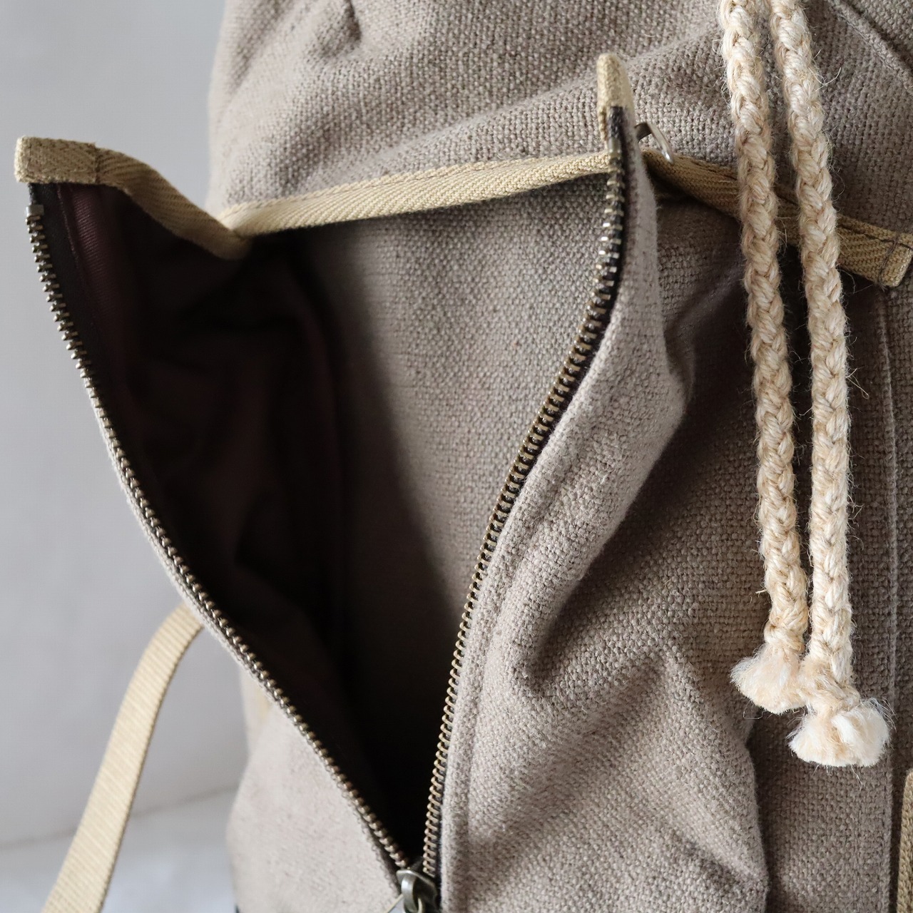 【Deadstock Item】バックパック / Top-flap Draw Backpack　/ アッシュグレー×バーガンディ・ボトム