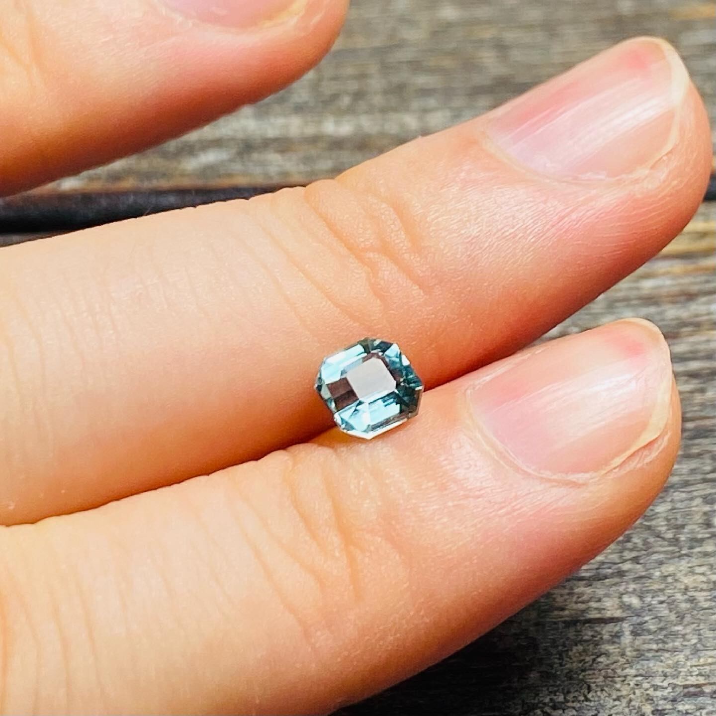 清流カラーのブルートルマリン