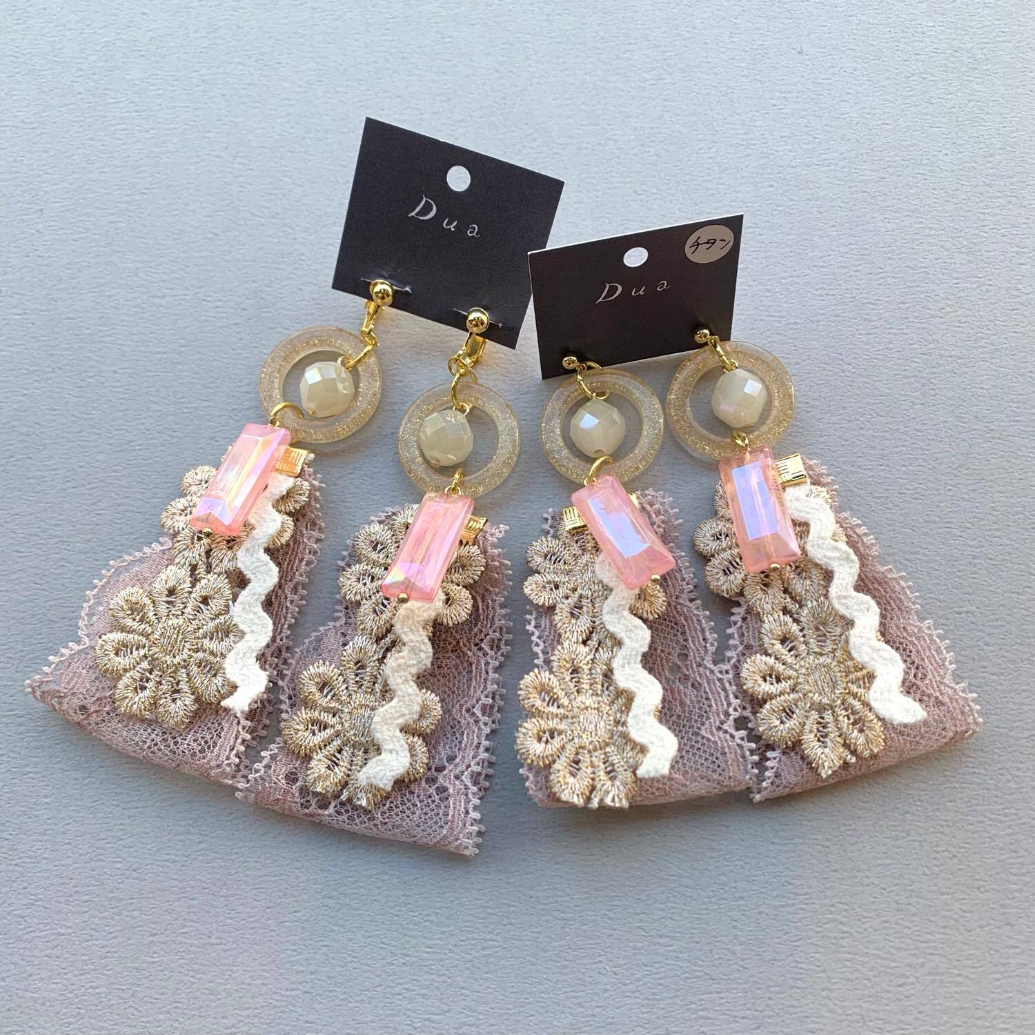 ラメフープと3種レースタッセルの〈ピアス/イヤリング〉