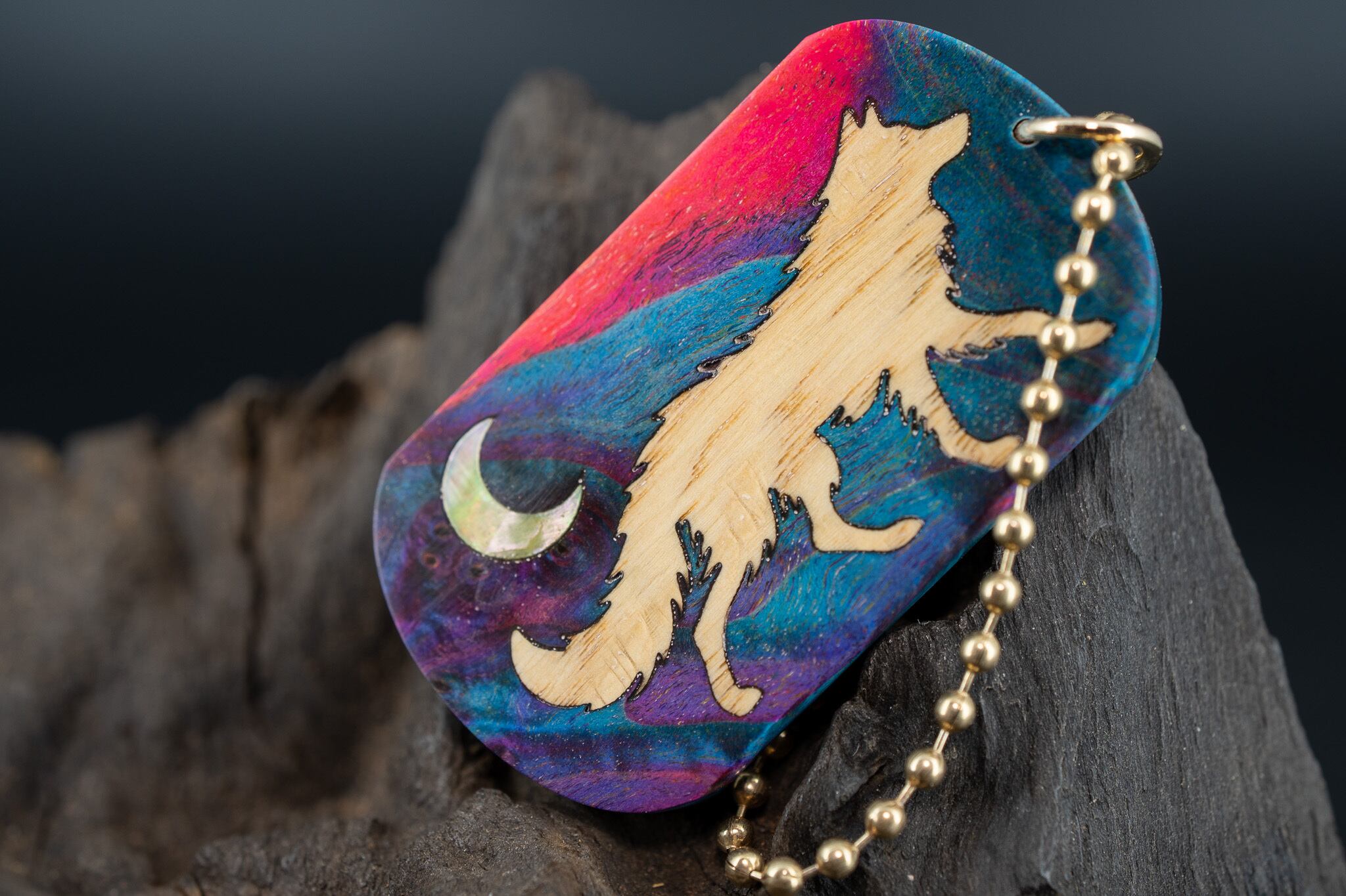 【カナダの象徴】ハードメープル瘤杢 スタビライズウッド ドッグタグ 象嵌 闊歩