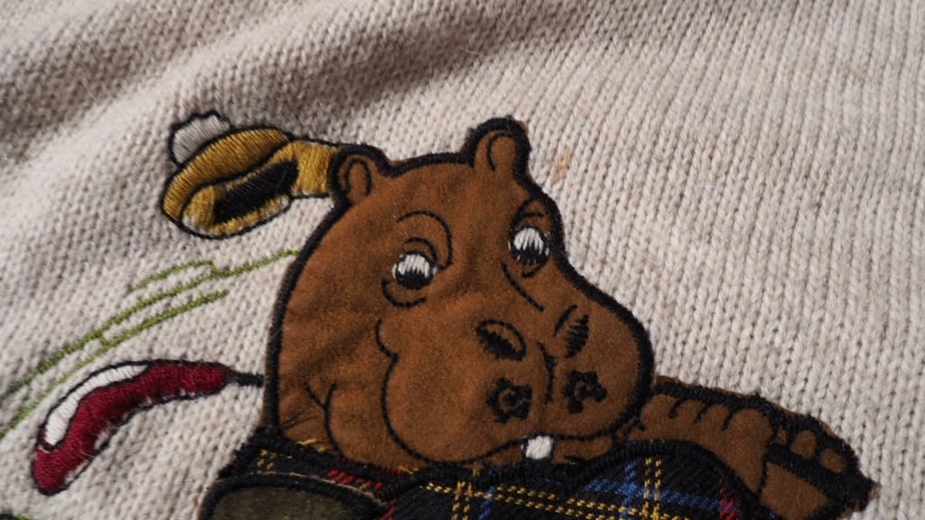 1990s Forrestal golf lesson animal embbossed vintage loose knit (made in Italy)