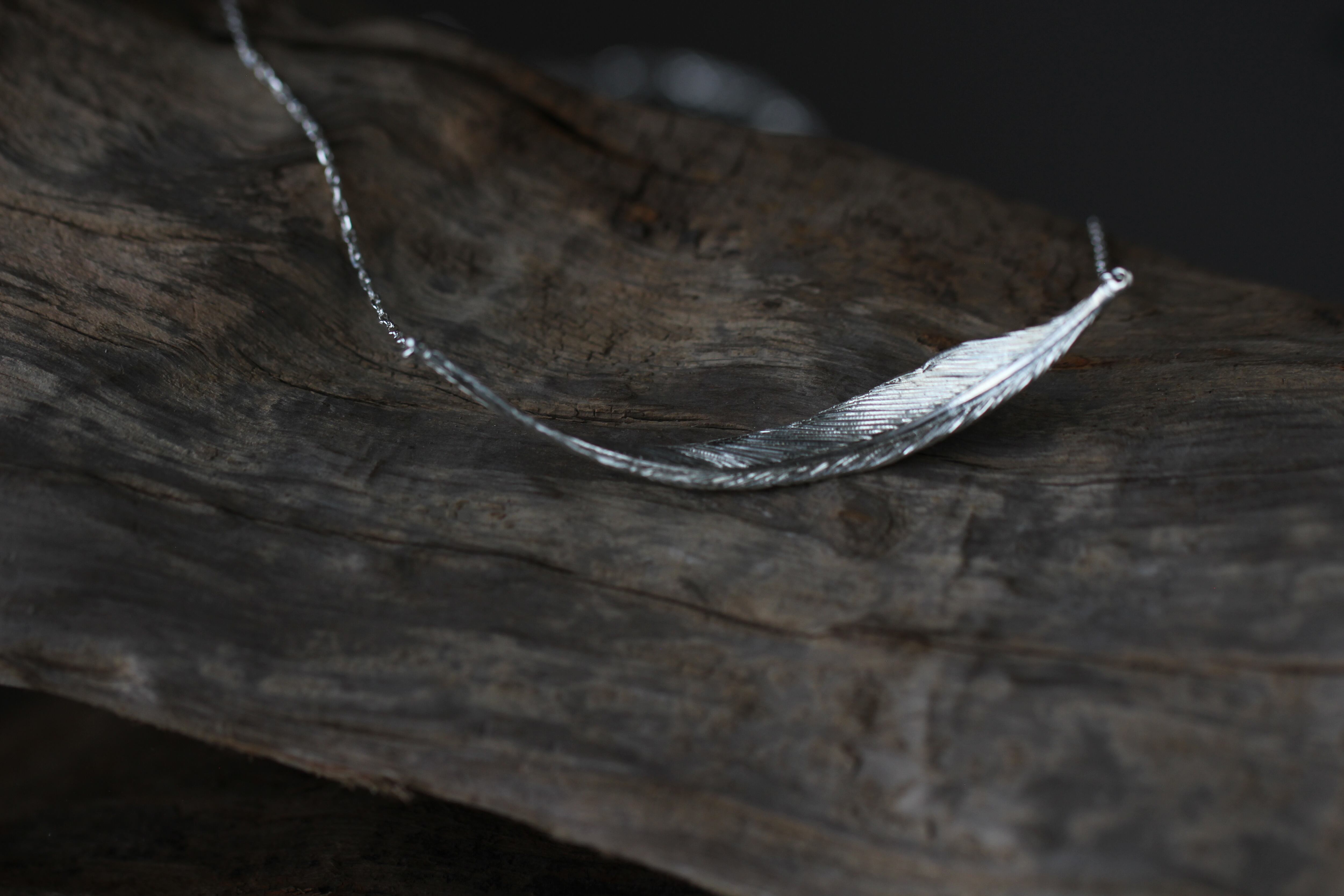 羽毛　シャー太白ペンダント Swing Feather Necklace | luckyfeather