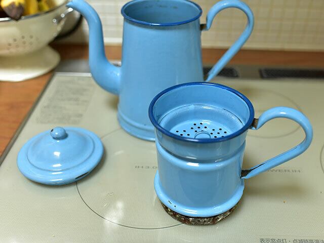 ホーロー製フィルター付ポット(ブルー)フレンチアンティーク
