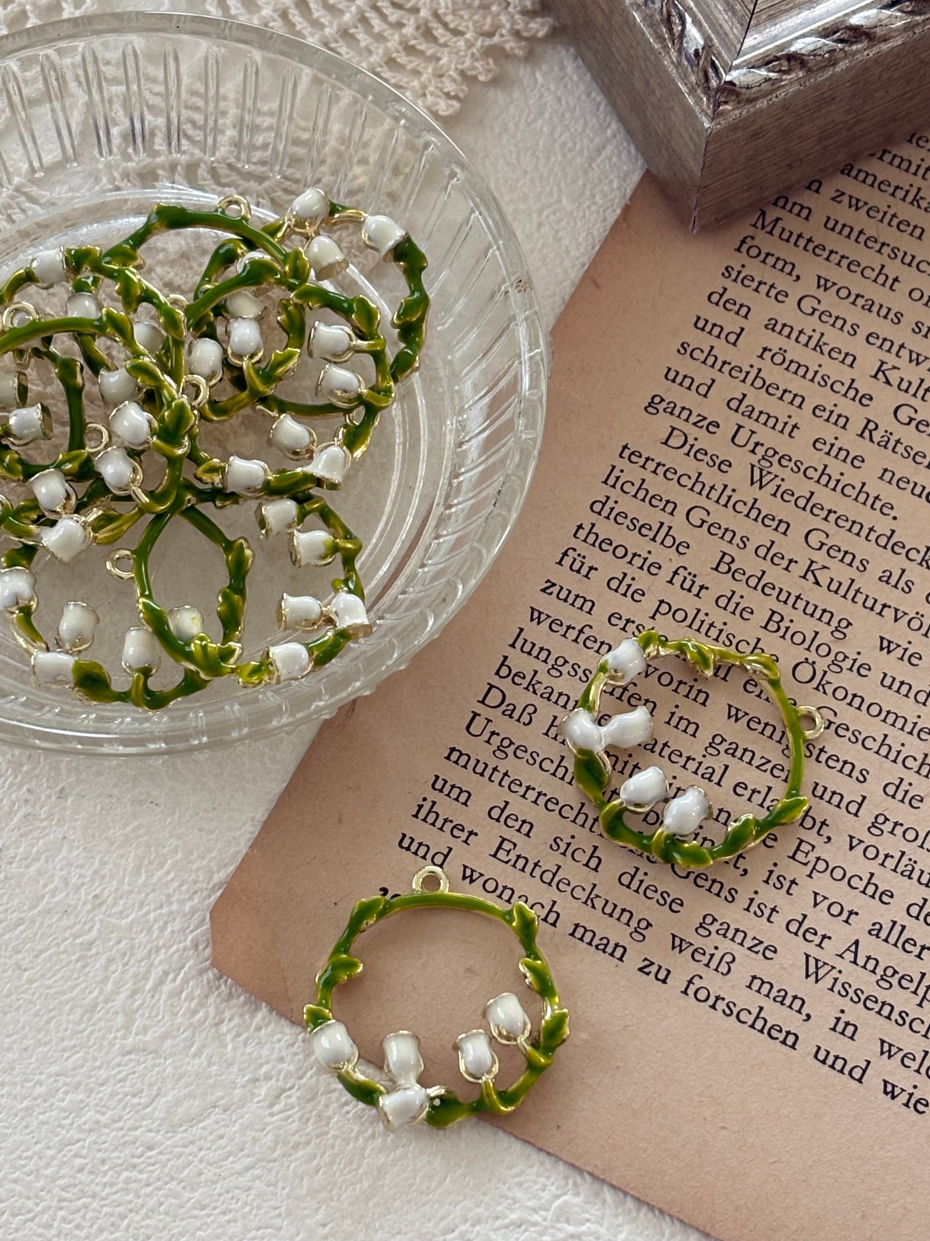 再入荷 輸入デザインパーツ Muguet すずらんのリース 25mm アクセサリーパーツ カルトナージュ デコレーション材