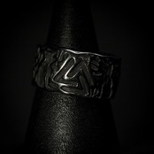 NORD_011. VALKNUTR OATH RING / deep shadow silver