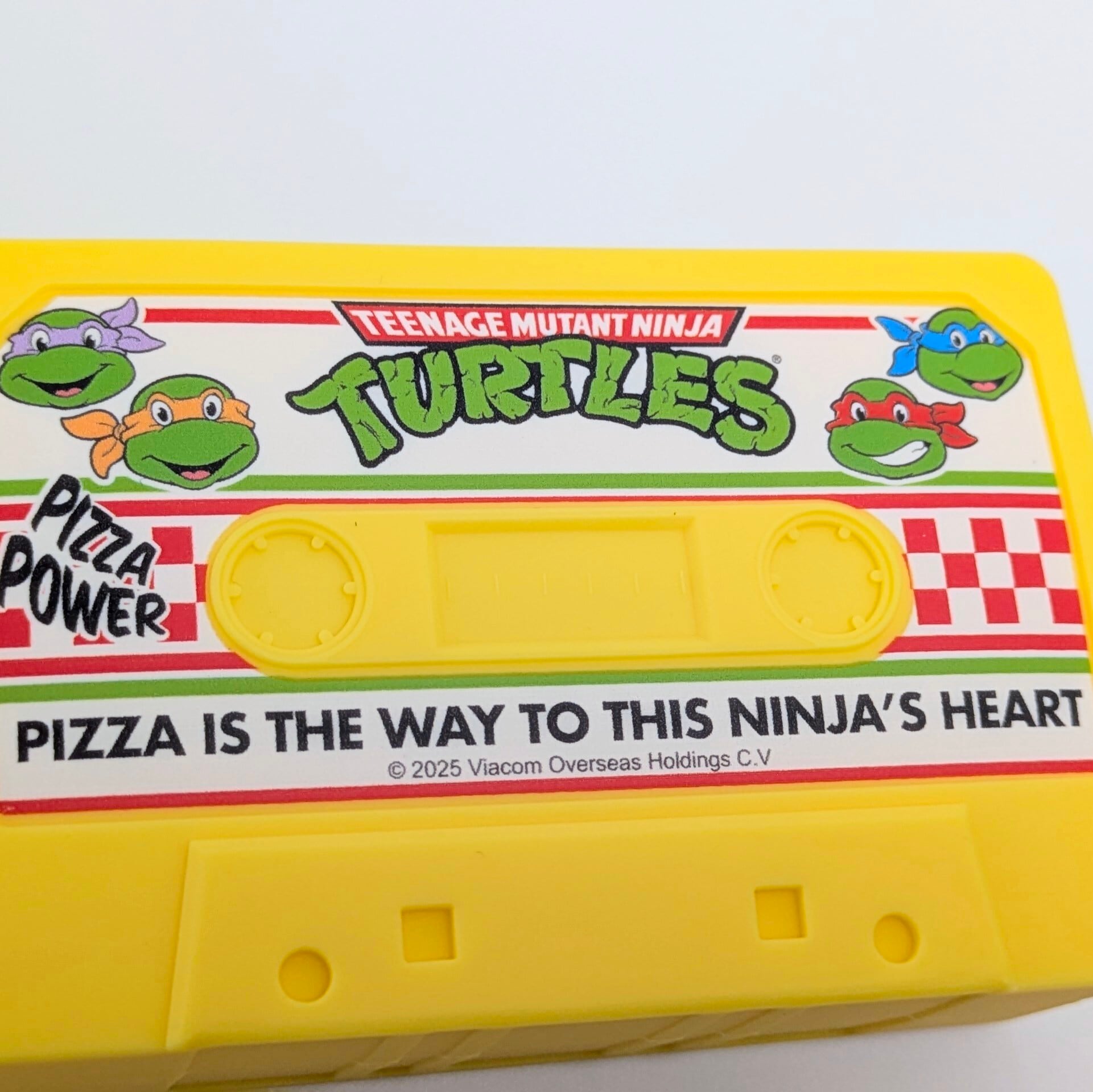 【 Teenage Mutant Ninja Turtles ( ティーンエイジ ミュータント ニンジャ タートルズ ) 】SILICONE POUCH ( シリコーンポーチ ) カセットテープ型 ストラップ付き / 小物入れ / コインケース / コスメポーチ / シリコン〚アメリカン雑貨 アメトイ〛