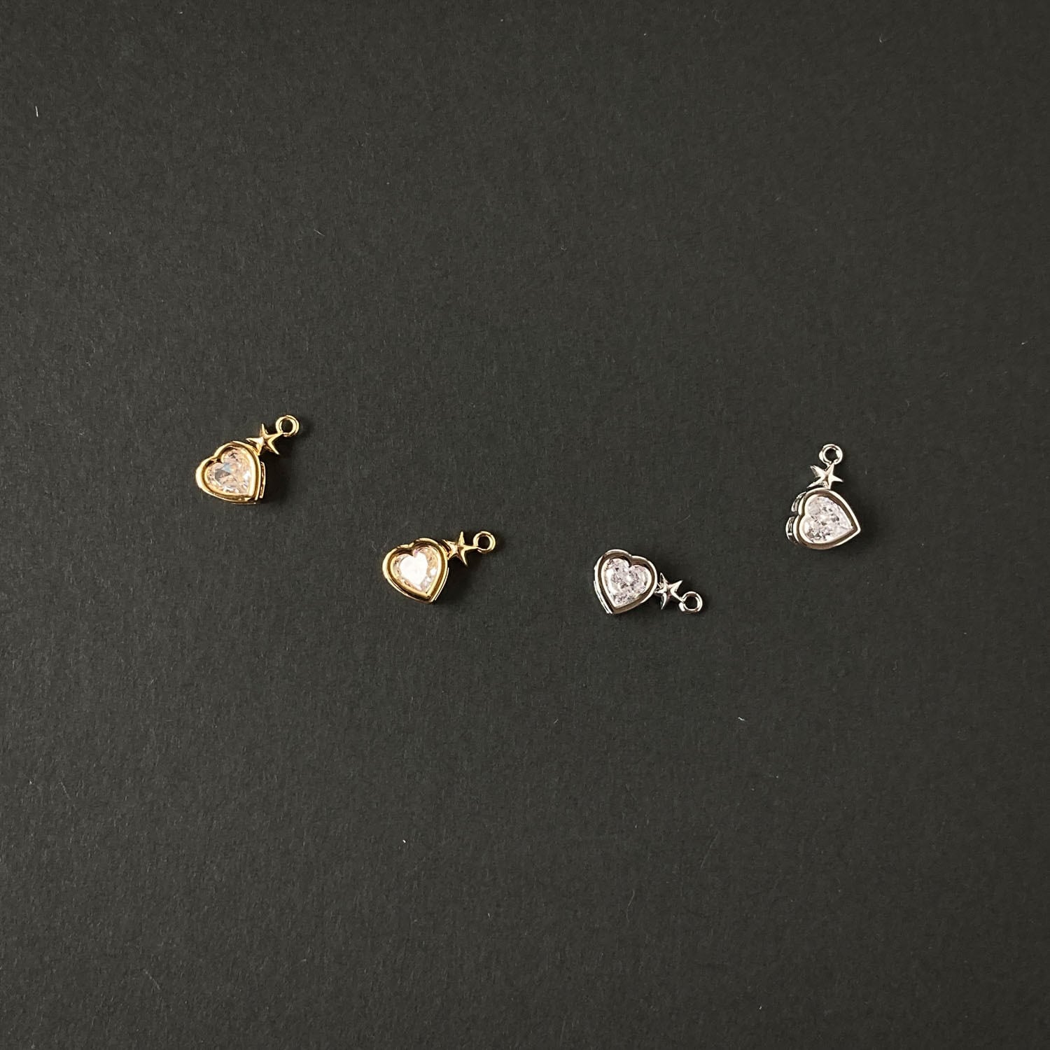 小さな星とジルコニアハートのメタルチャーム（16K/プラチナメッキ