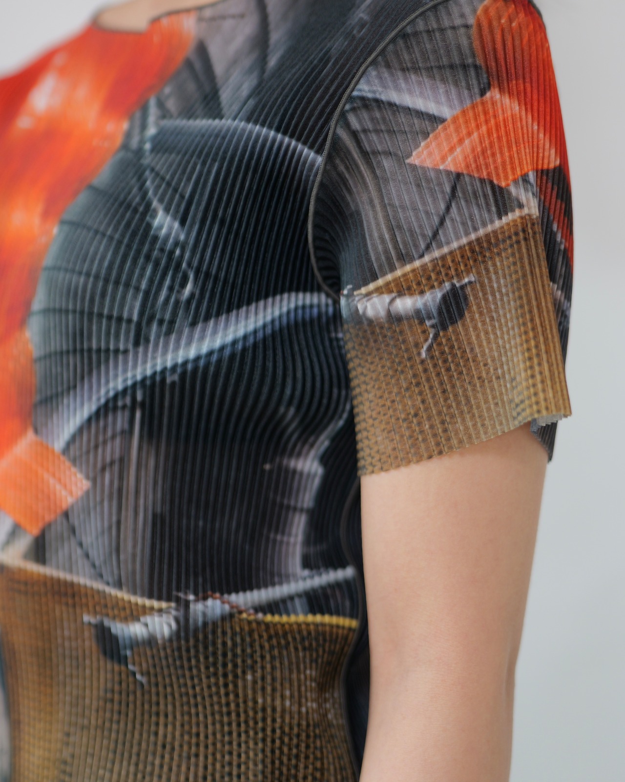 kotohayokozawa - Sheer Graphic Top ：Orange Wave｜工場風景グラフィック／軽やかなシアー