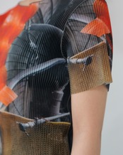 kotohayokozawa - Sheer Graphic Top ：Orange Wave｜工場風景グラフィック／軽やかなシアー