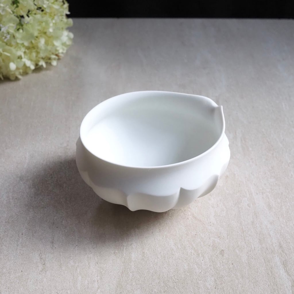 東 一仁/白磁 綾花片口(茶海)