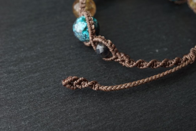 クリソコラ&シトリン&アイオライトのマクラメブレスレット『生活習慣を整えるお守りに』【紐色チェンジ可】