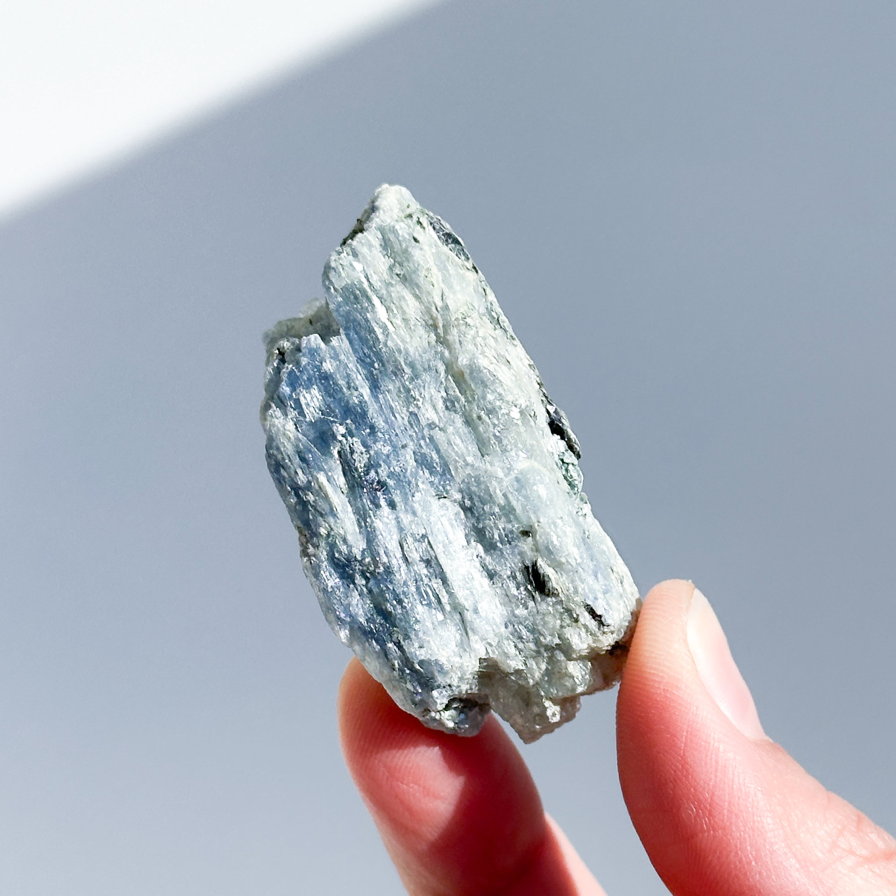 カイヤナイト 原石64◇ Kyanite ◇天然石・鉱物・パワーストーン