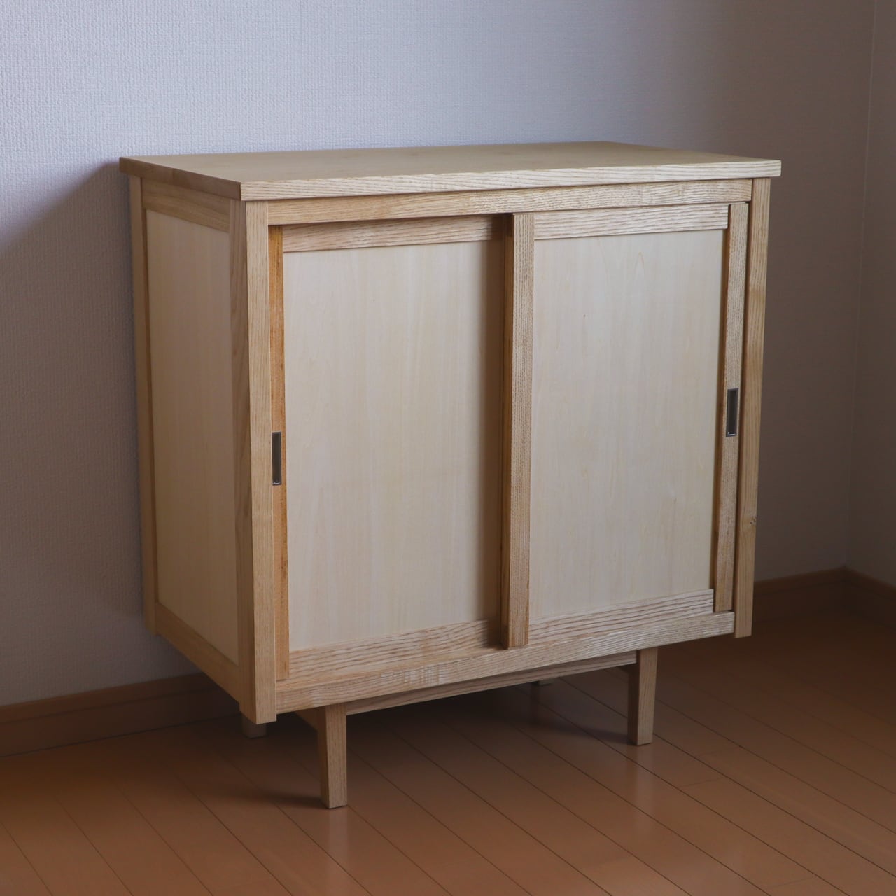 栗の引戸キャビネット 栗の引戸キャビネット 無垢板 | オバタ家具店