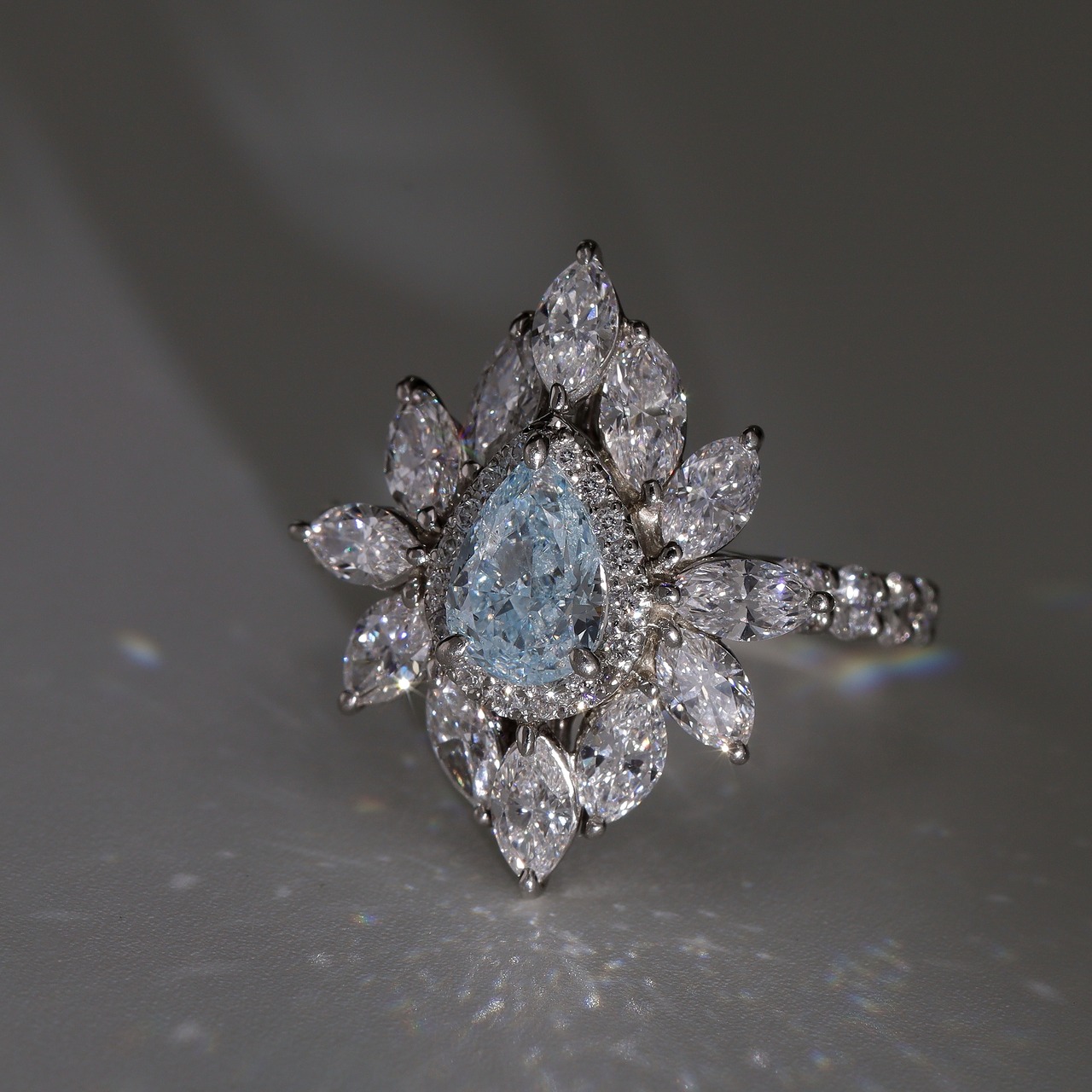 ファンシー グリニッシュブルー ダイヤモンド リング pt900 / 1.018ct / DA 2.389ct
